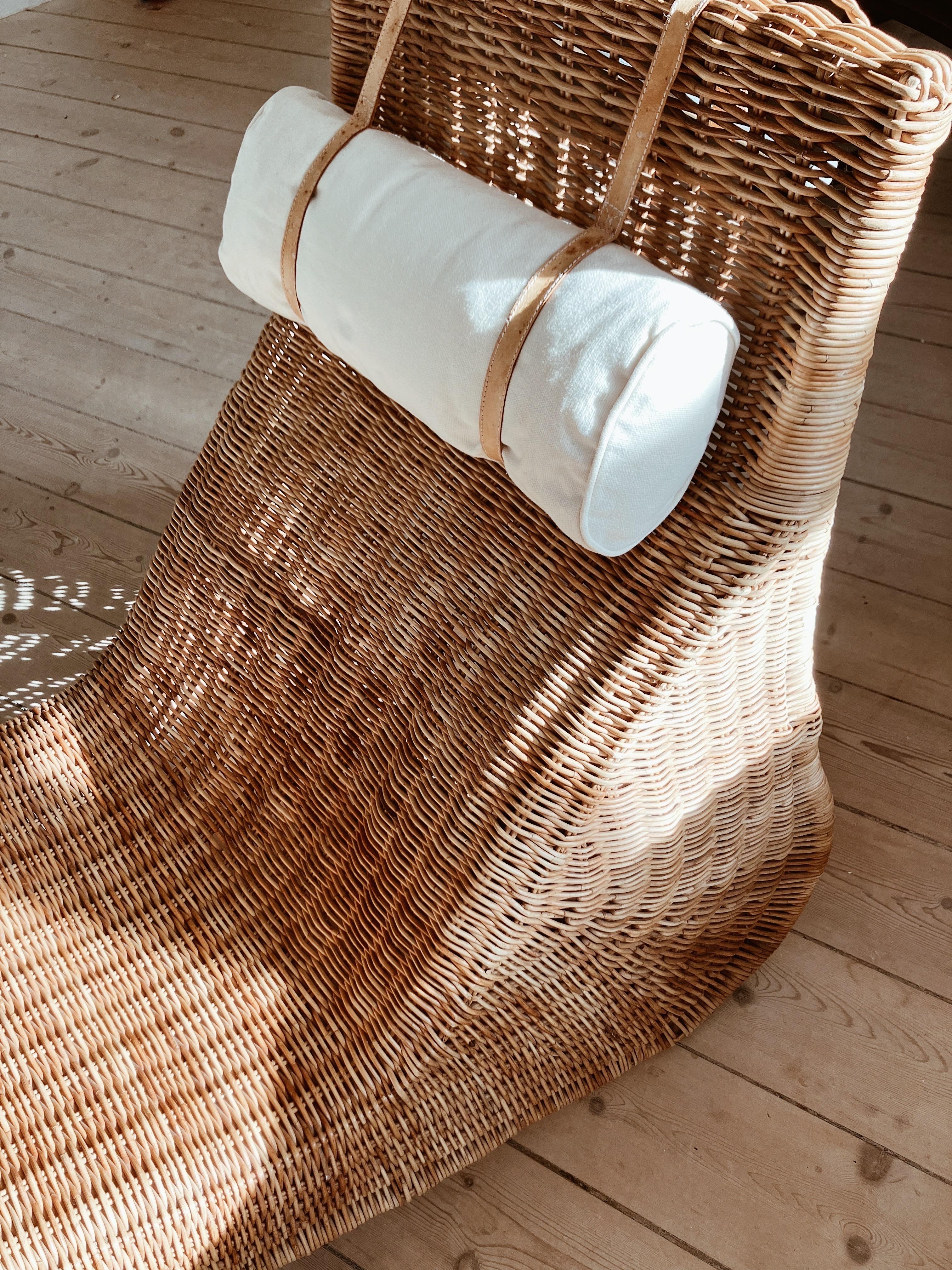 Hand-Woven Vintage IKEA Rattan / Wicker “Karlskrona” Chaise Lounge / Lounge Chair For Sale