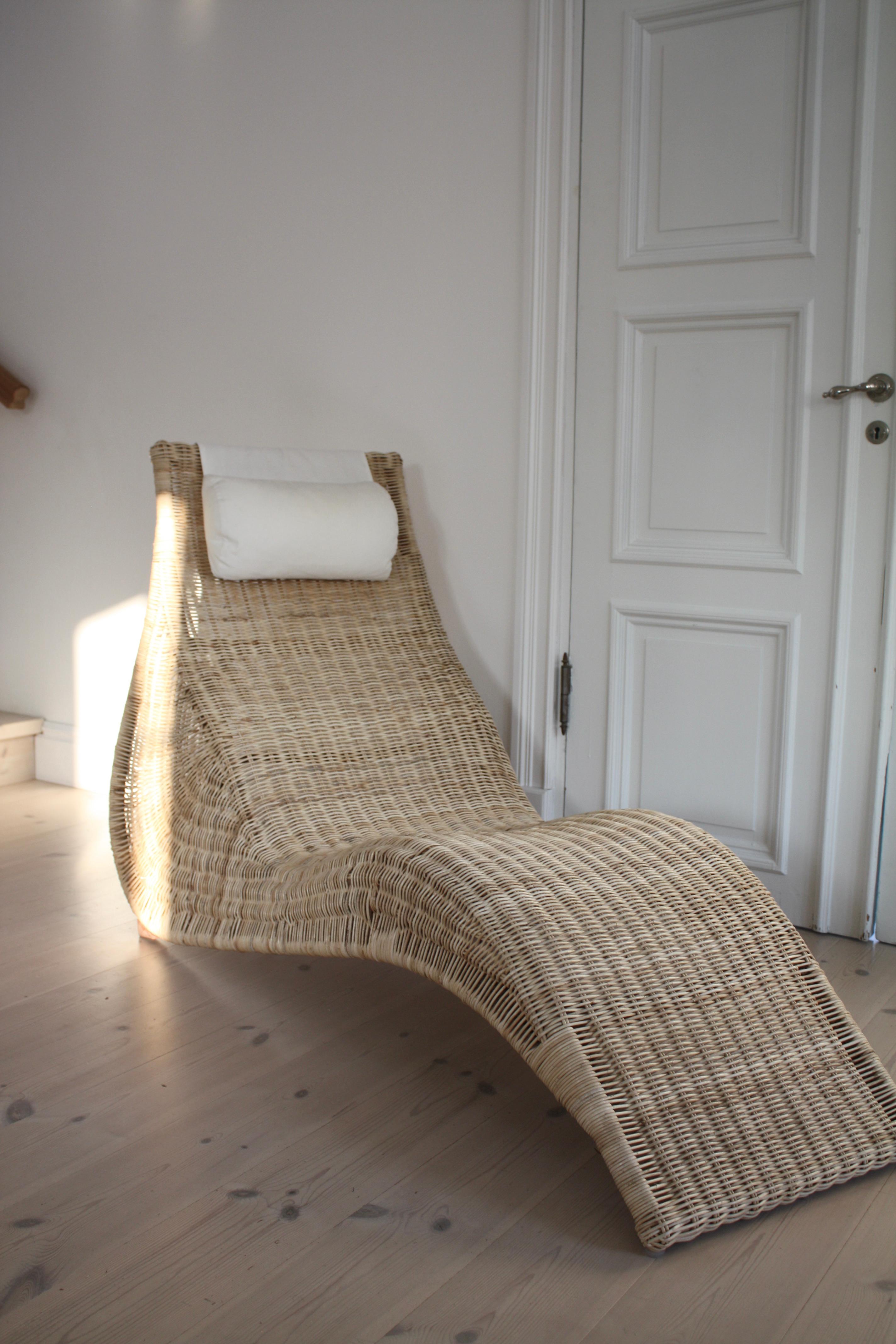Mid-Century Modern Vintage IKEA Karlskrona Wicker Rattan Chaise Lounge Chair by Karl Malmwall 1990s For Sale