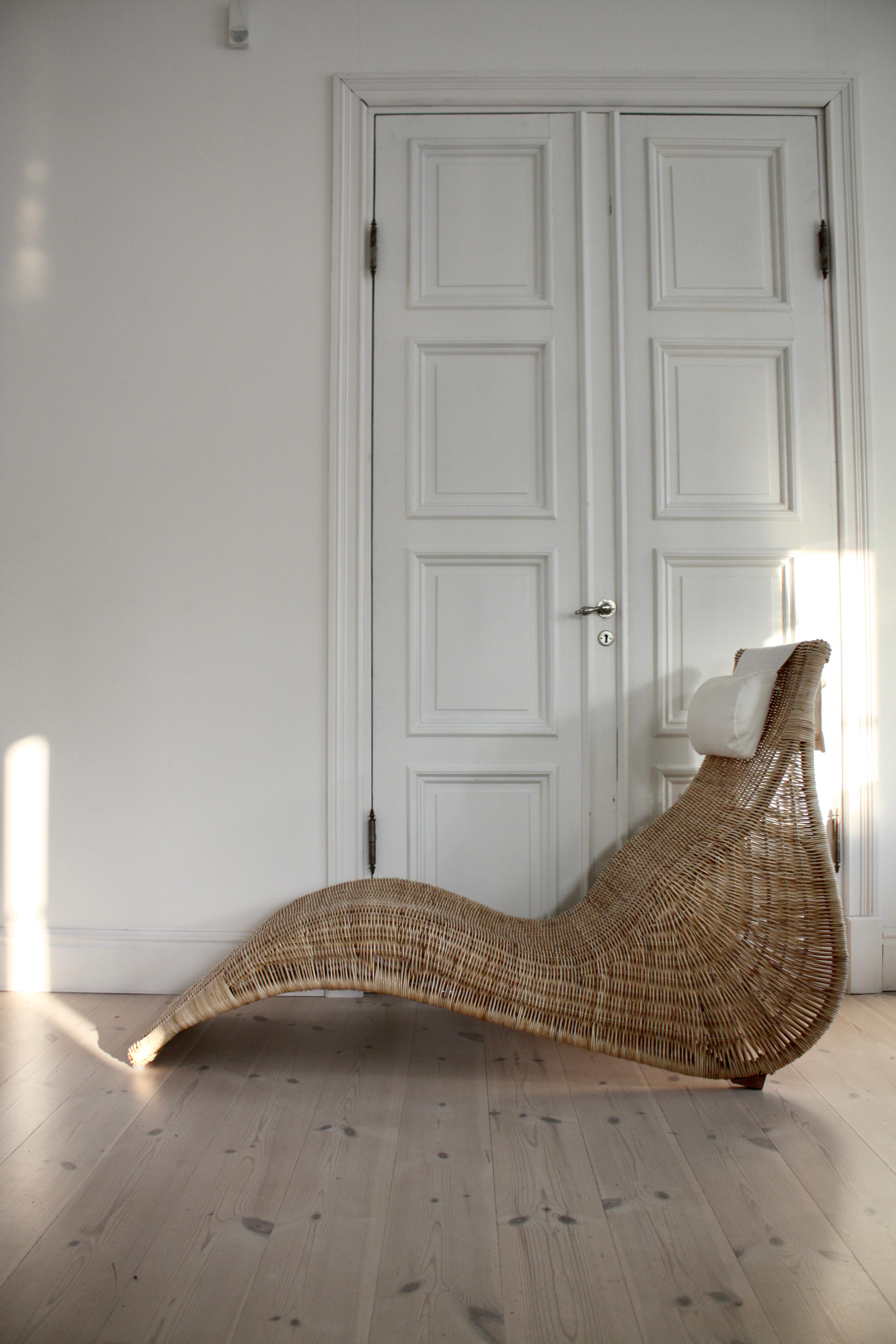 Late 20th Century Vintage IKEA Karlskrona Wicker Rattan Chaise Lounge Chair by Karl Malmwall 1990s For Sale