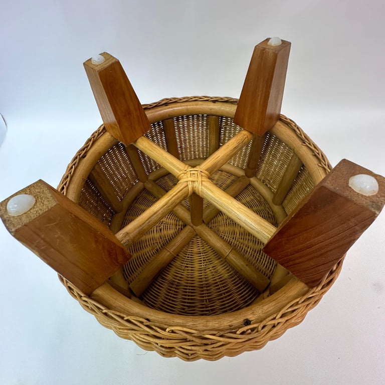 Runder Rattan-Hocker Ikea-Hocker aus Korbweide bei 1stDibs Deutschland