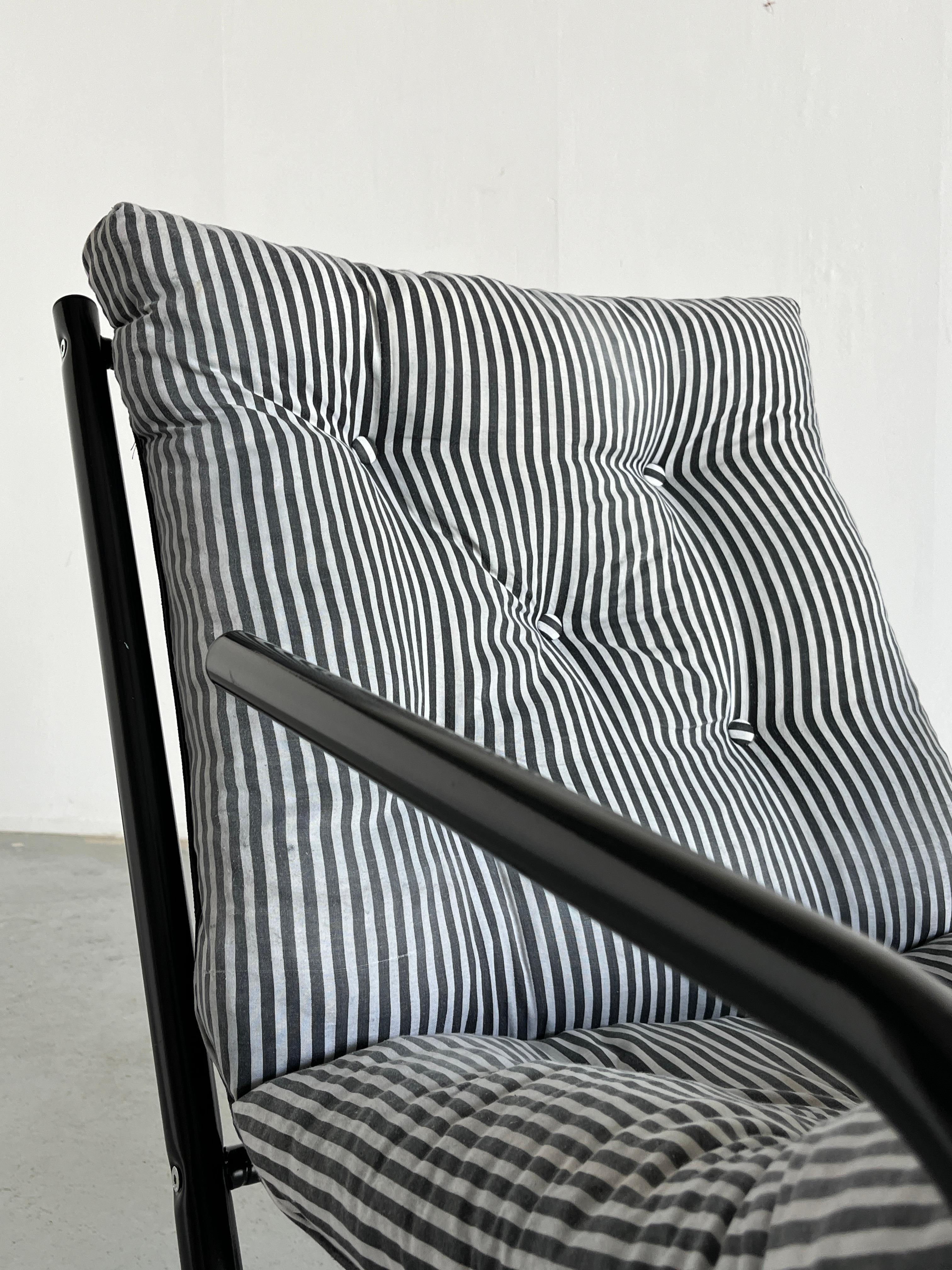 Sillón postmoderno vintage estilo Ikea Memphis, tela a rayas, años 80 finales del siglo XX