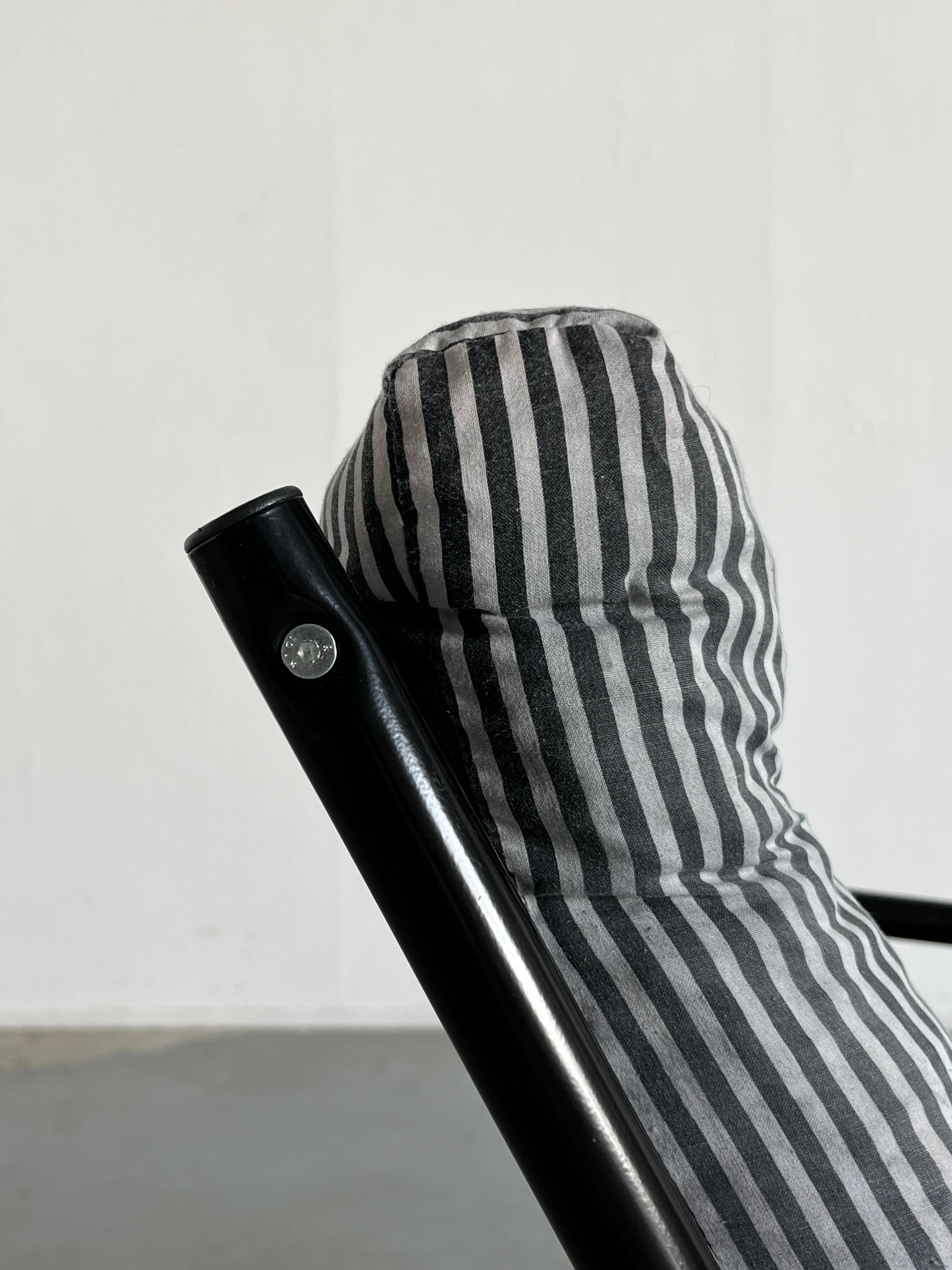 Sillón postmoderno vintage estilo Ikea Memphis, tela a rayas, años 80 Metal