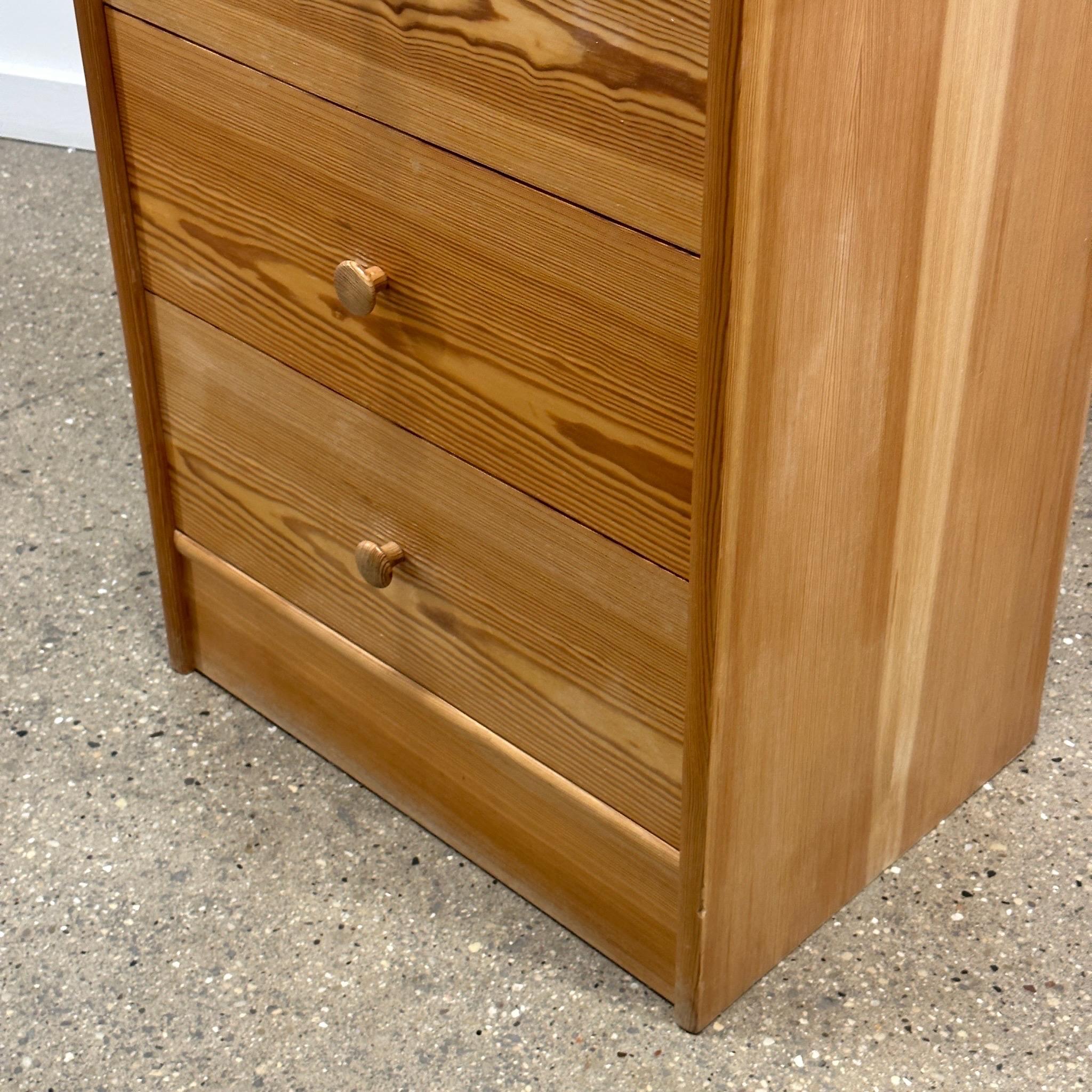 Vintage Ikea Swedish Pine Chest Of Drawers In Good Condition For Sale In Chicago, IL
