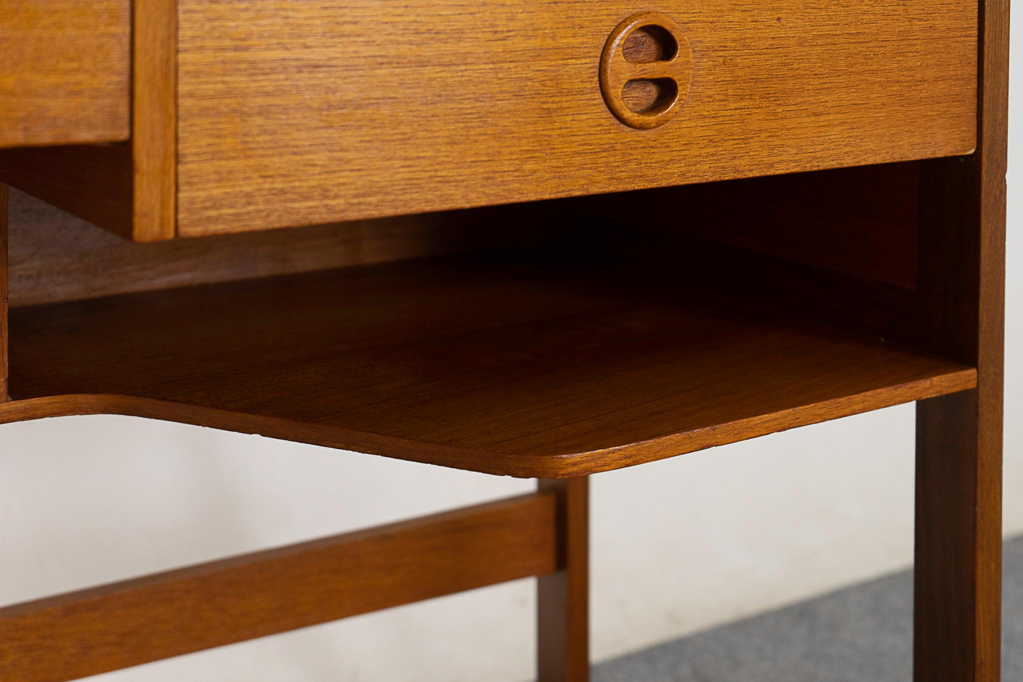 Metà XX secolo Vanità vintage in teak IKEA di Arne Wahl Iversen in vendita