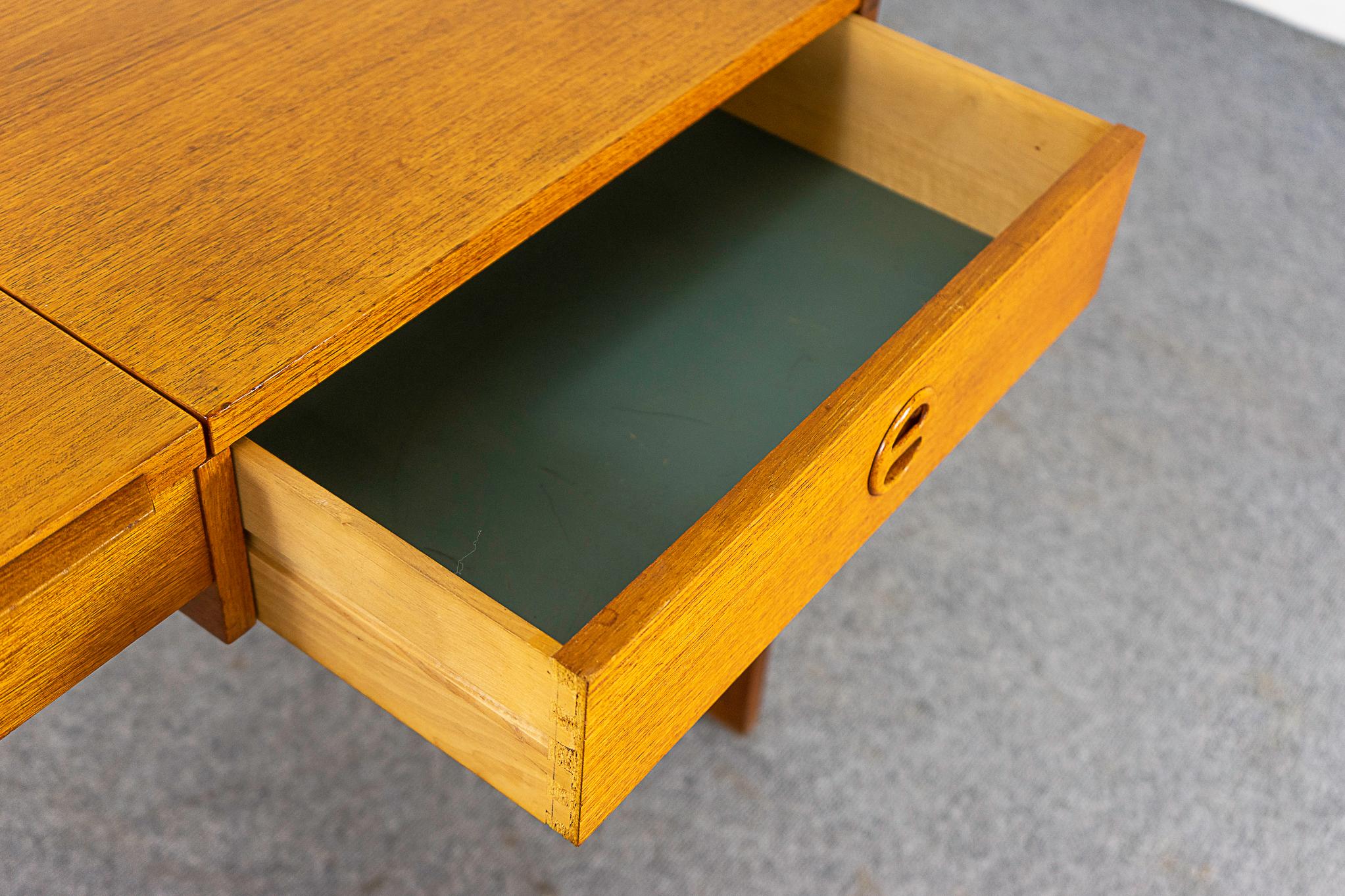 Vanità vintage in teak IKEA di Arne Wahl Iversen In condizioni buone in vendita a VANCOUVER, CA