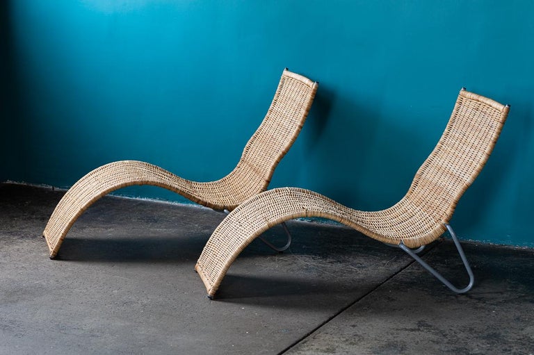 Chaises vintage Ikea en osier avec pieds en métal En vente sur 1stDibs