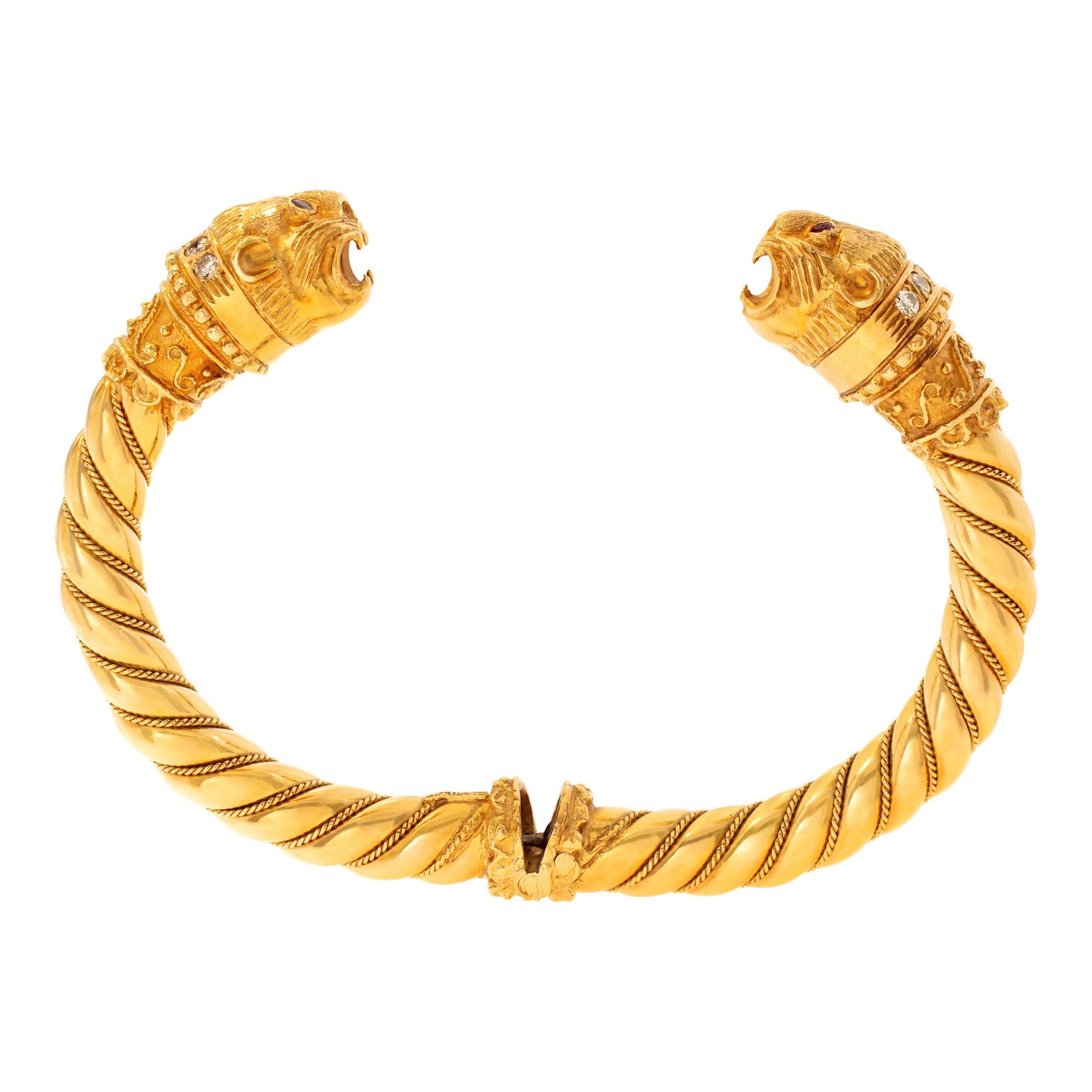 Ilias Lalaouinis pour Zolotas, bracelet jonc vintage en or jaune à têtes de chimères Excellent état à Surfside, FL
