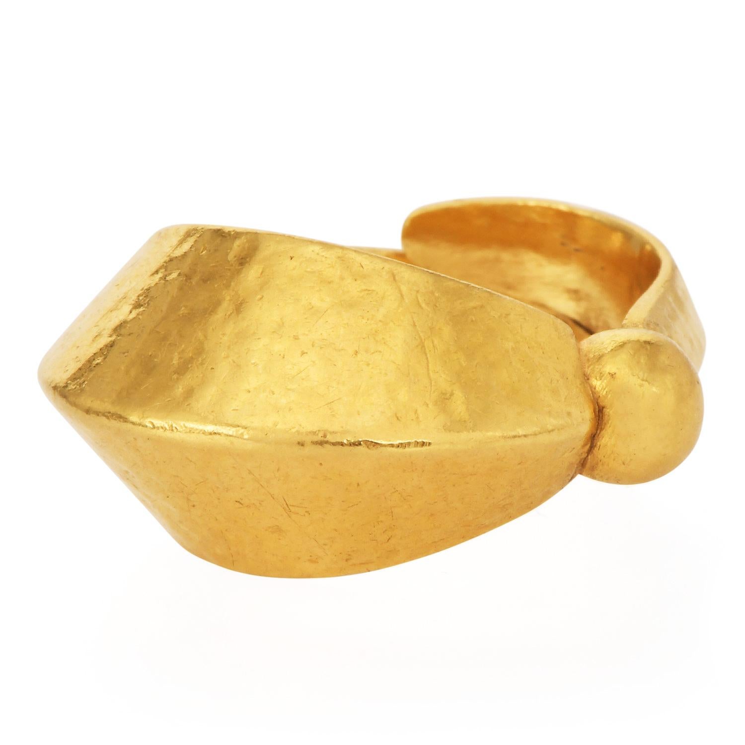Vintage Ilias Lalaounis 22K Gold Hammered Dome Statement Ring In Excellent Condition In Miami, FL