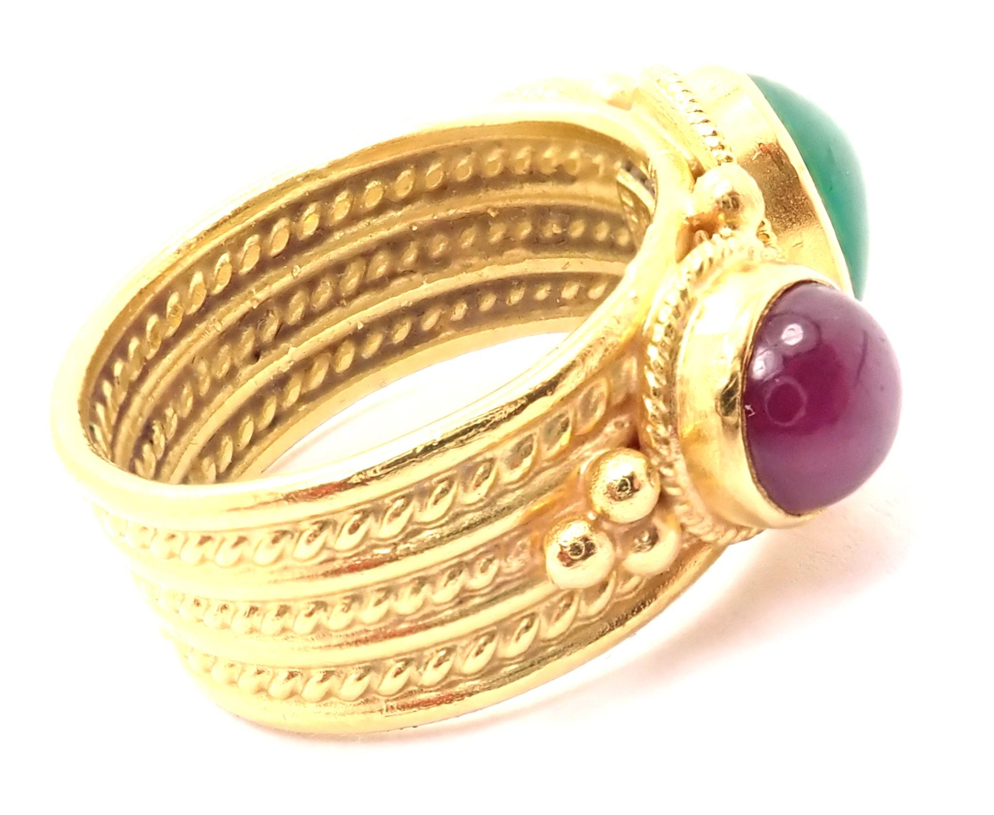 Vintage 18k Yellow Gold Ruby Emerald Band Ring by Ilias Lalaounis. 
Avec 1 cabochon ovale émeraude 10mm x 8mm
2 rubis cabochon ronds de 7 mm chacun
Détails : 
Taille de la bague : 5 3/4
Poids : 10.9 grammes
Largeur : 11 mm
Poinçons estampillés :