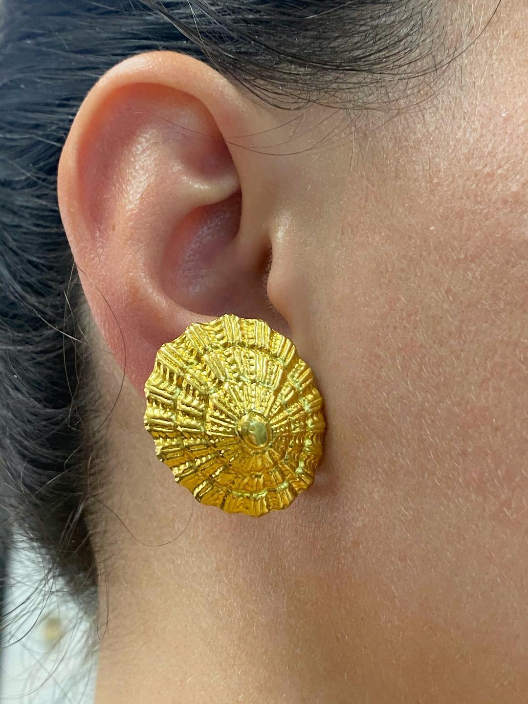 Vintage Ilias Lalaounis Yellow Gold Shell Clip- On Earrings 7