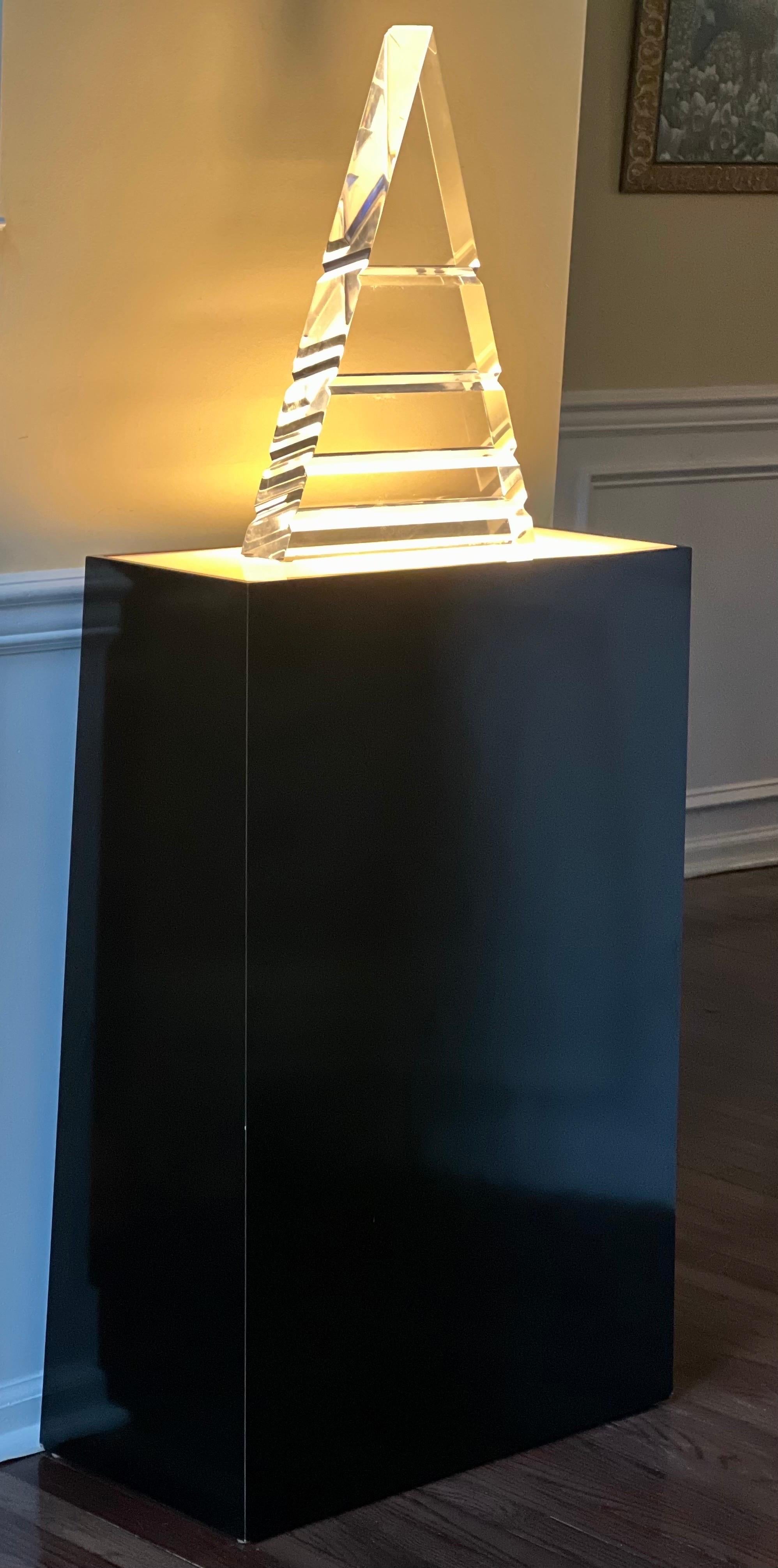 Vintage Illuminated Black Lacquer Display Pedestal In Good Condition In Doylestown, PA
