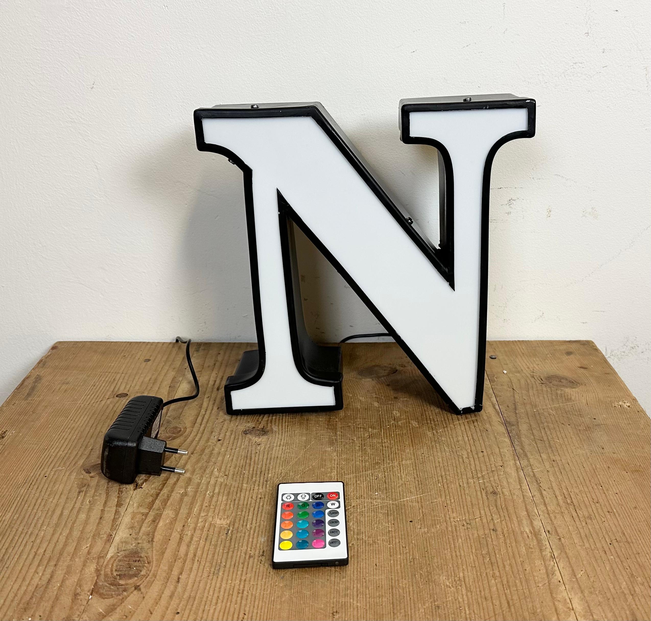 Lettera N illuminata vintage, anni '70 in vendita 5