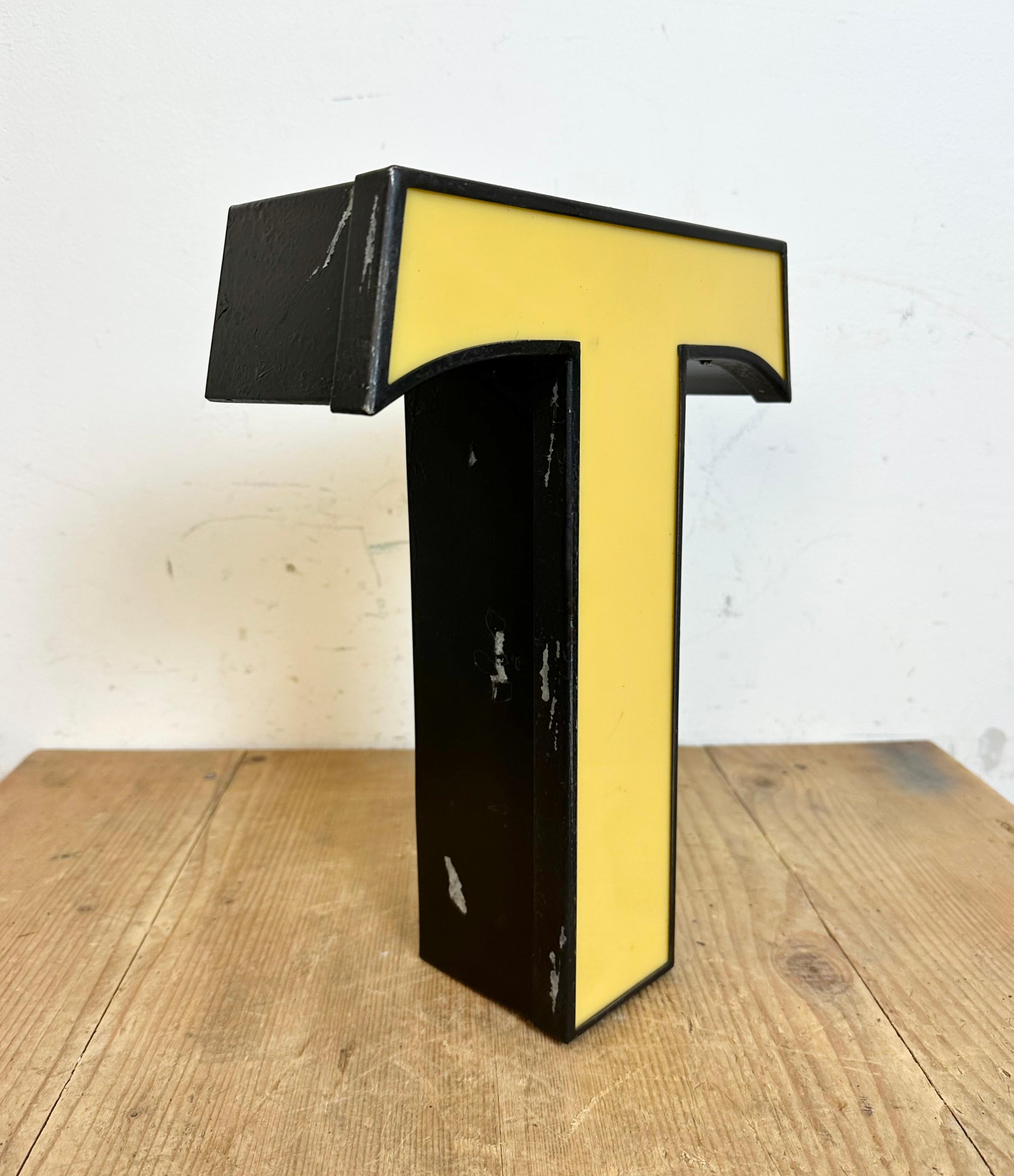 Letra T iluminada vintage, años 70 Italiano en venta