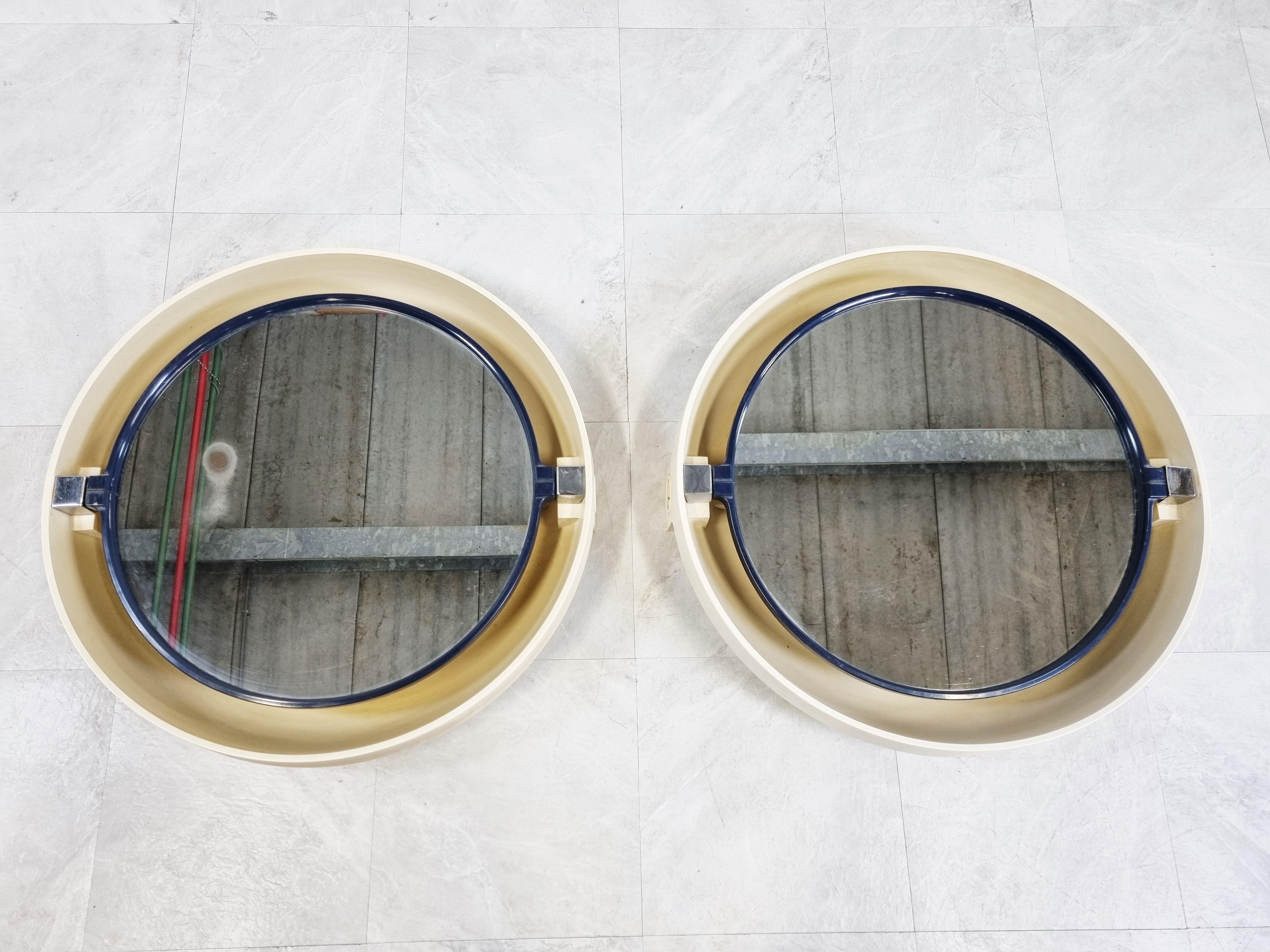 Pair of backlit space age design mirrors from the 1970s by Alibert.

They have a built in plug to use for bathroom appliances.

They come as a pair, ideal to decorate your bathroom.

One of the two mirrors has a slightly worn glass, which adds