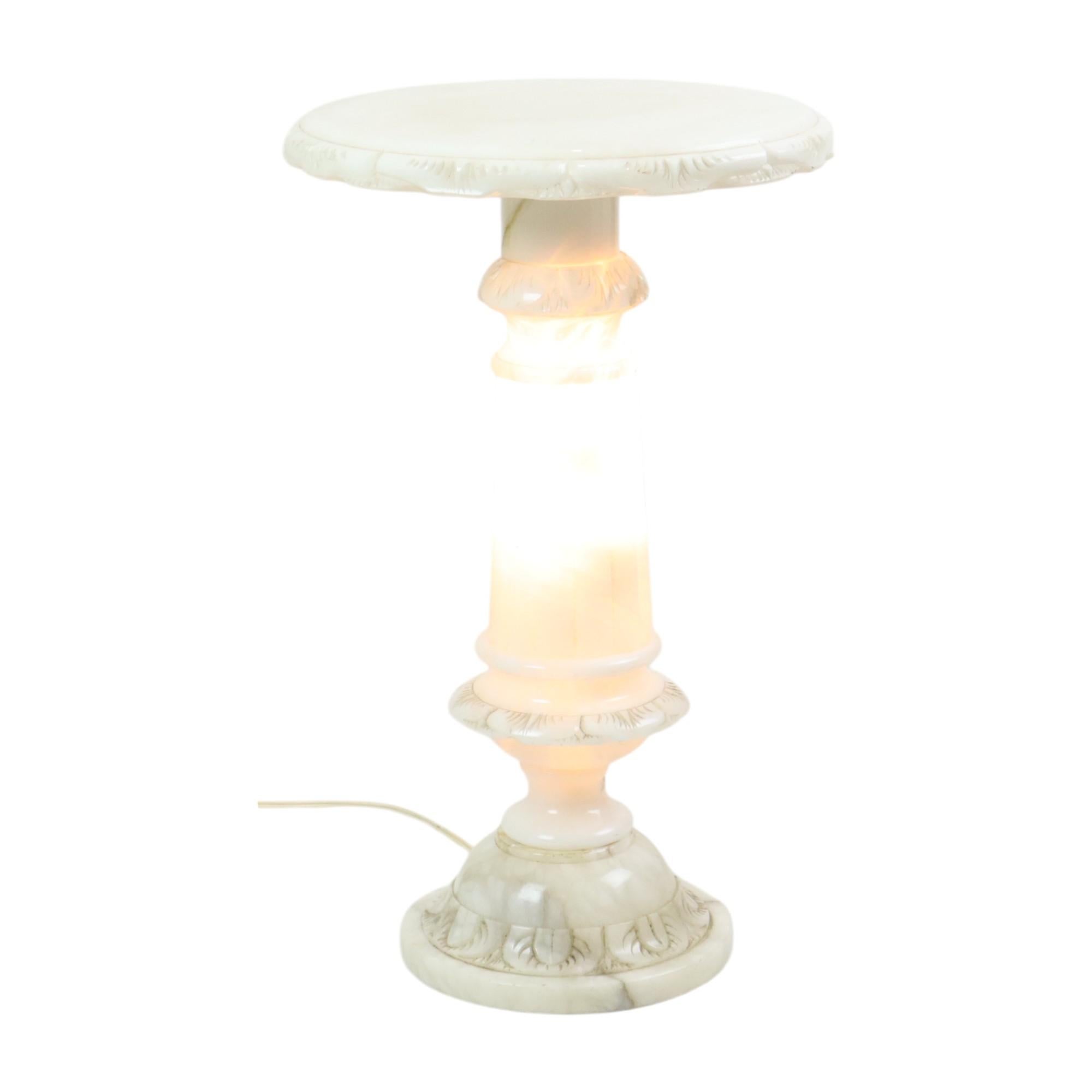Beleuchtete Vintage-Beistelltisch-Säulen-Säulen-Säulen-Lampe, Alabaster, Naturstein (Barock) im Angebot