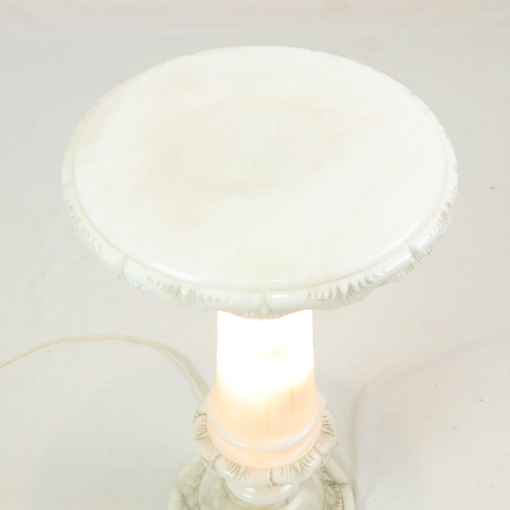 Beleuchtete Vintage-Beistelltisch-Säulen-Säulen-Säulen-Lampe, Alabaster, Naturstein im Zustand „Relativ gut“ im Angebot in Poperinge, BE