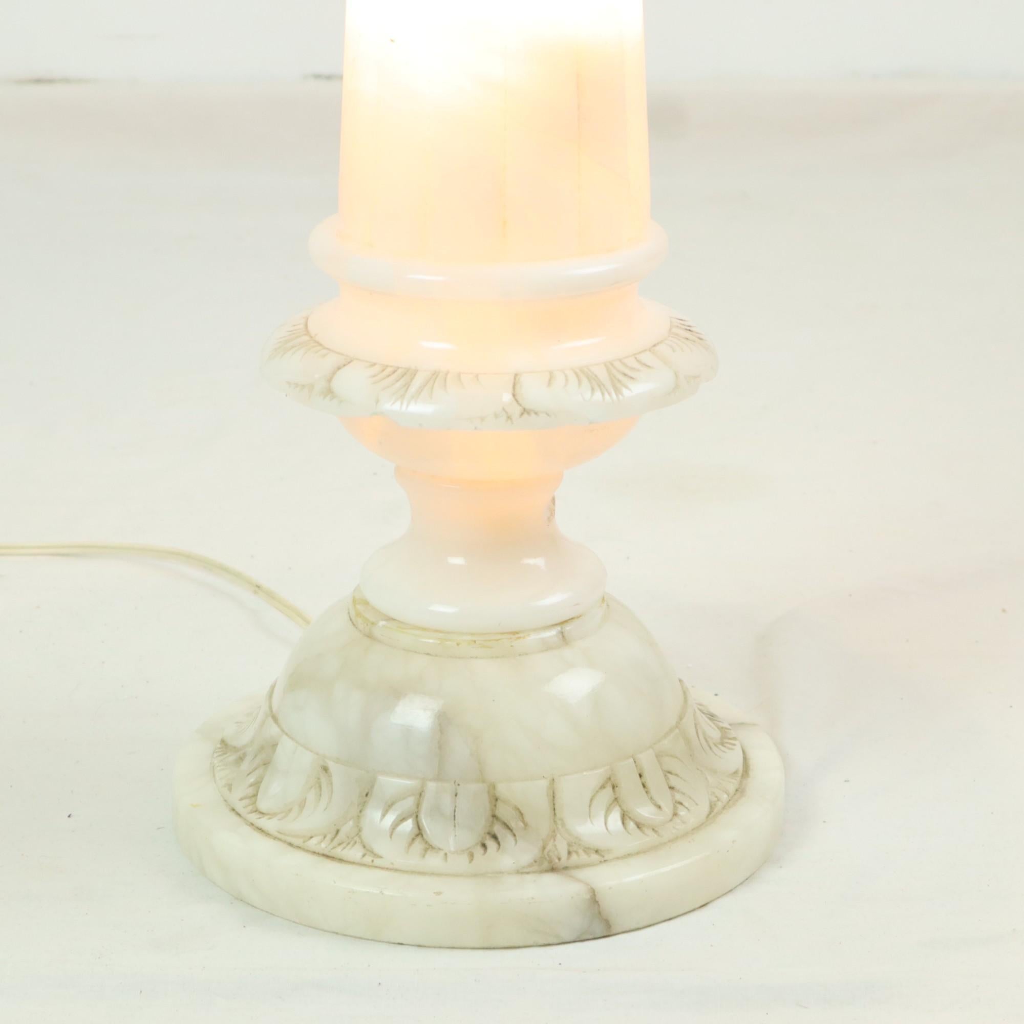 Beleuchtete Vintage-Beistelltisch-Säulen-Säulen-Säulen-Lampe, Alabaster, Naturstein im Angebot 1
