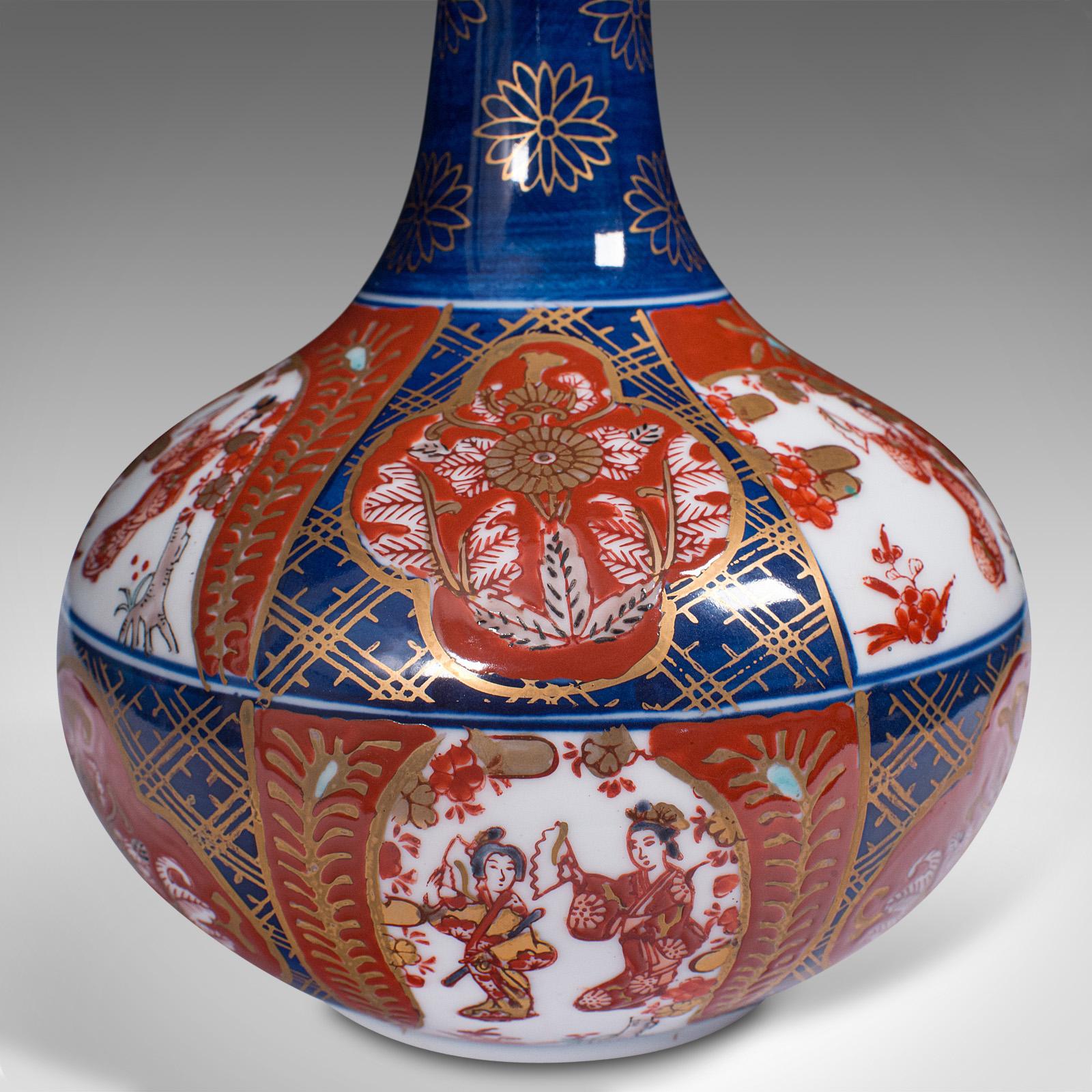 Vintage Imari Revival Flower Vase, Chinese, Ceramic, Decorative, Display Urn For Sale 5
