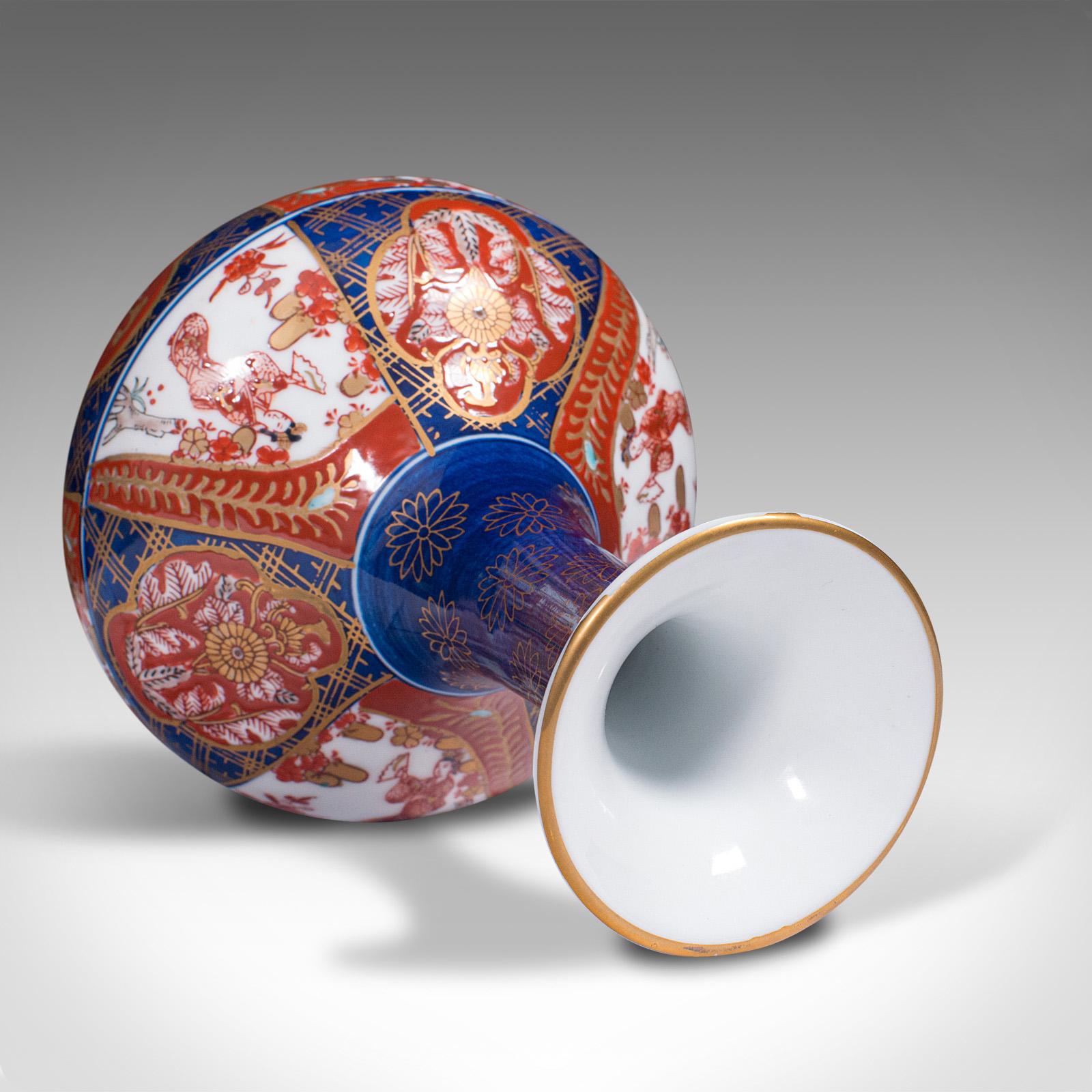 Vintage Imari Revival Flower Vase, Chinese, Ceramic, Decorative, Display Urn For Sale 6