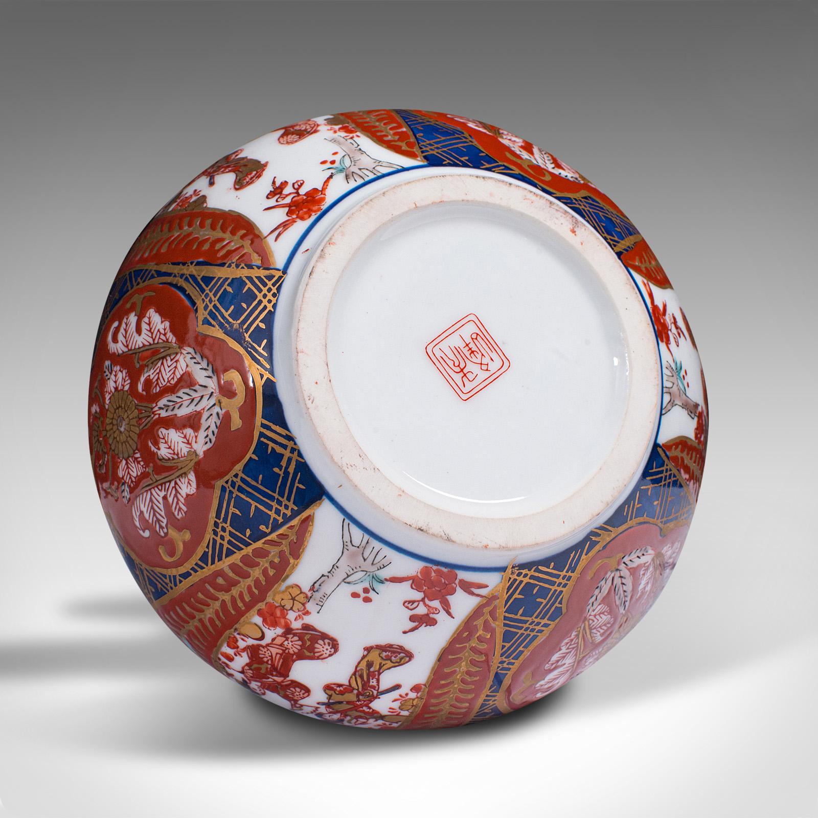 Vintage Imari Revival Flower Vase, Chinese, Ceramic, Decorative, Display Urn For Sale 7