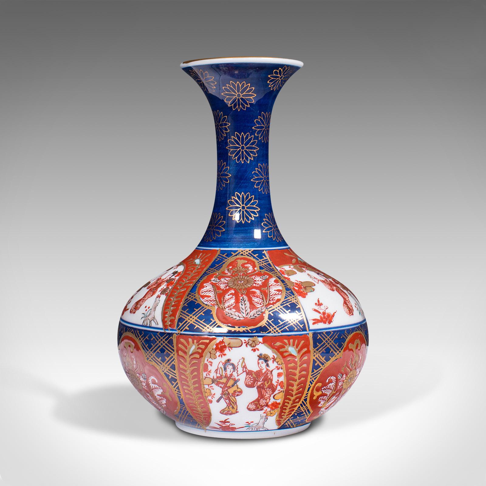 Vintage Imari Revival Flower Vase, Chinese, Ceramic, Decorative, Display Urn In Good Condition For Sale In Hele, Devon, GB