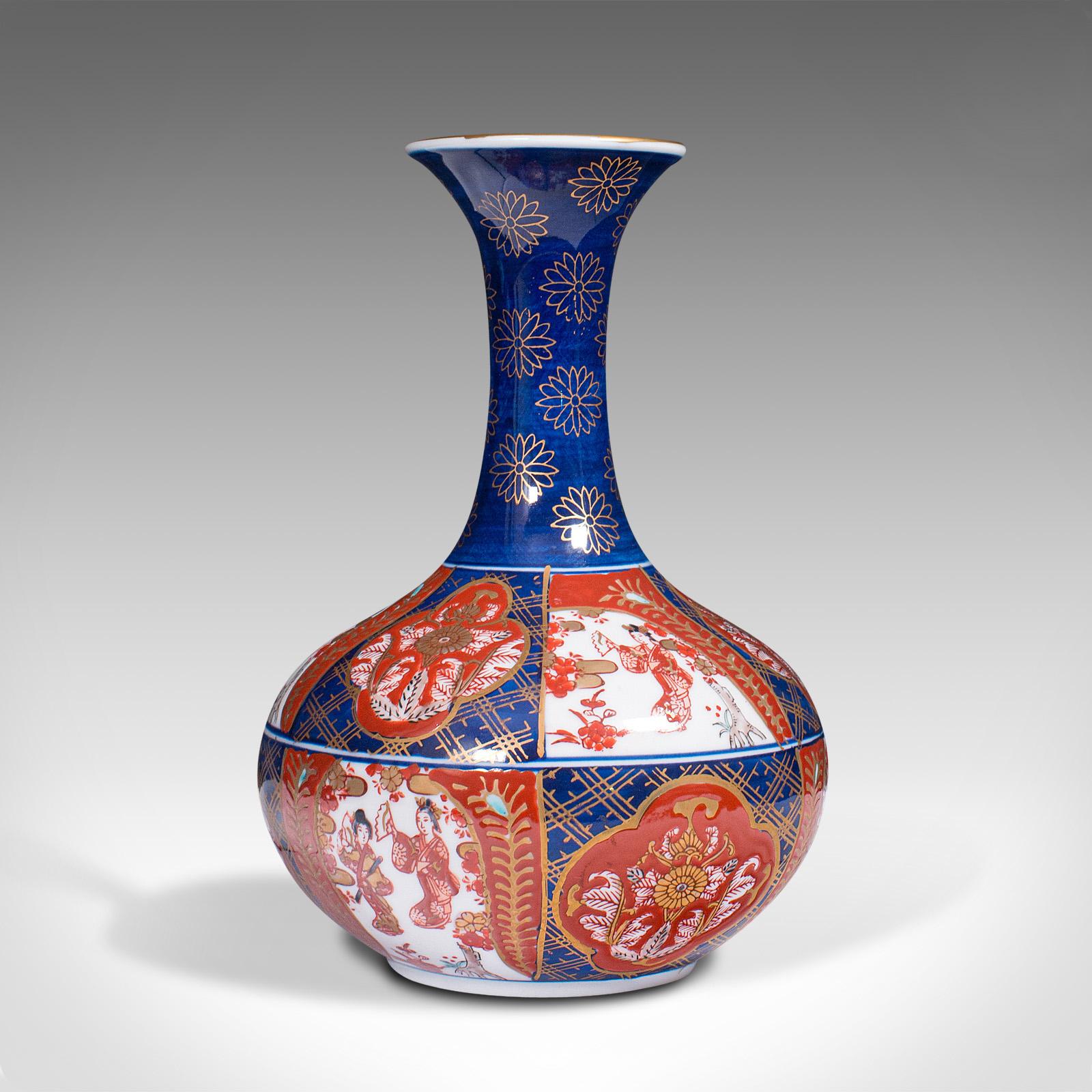 Vintage Imari Revival Flower Vase, Chinese, Ceramic, Decorative, Display Urn For Sale 1