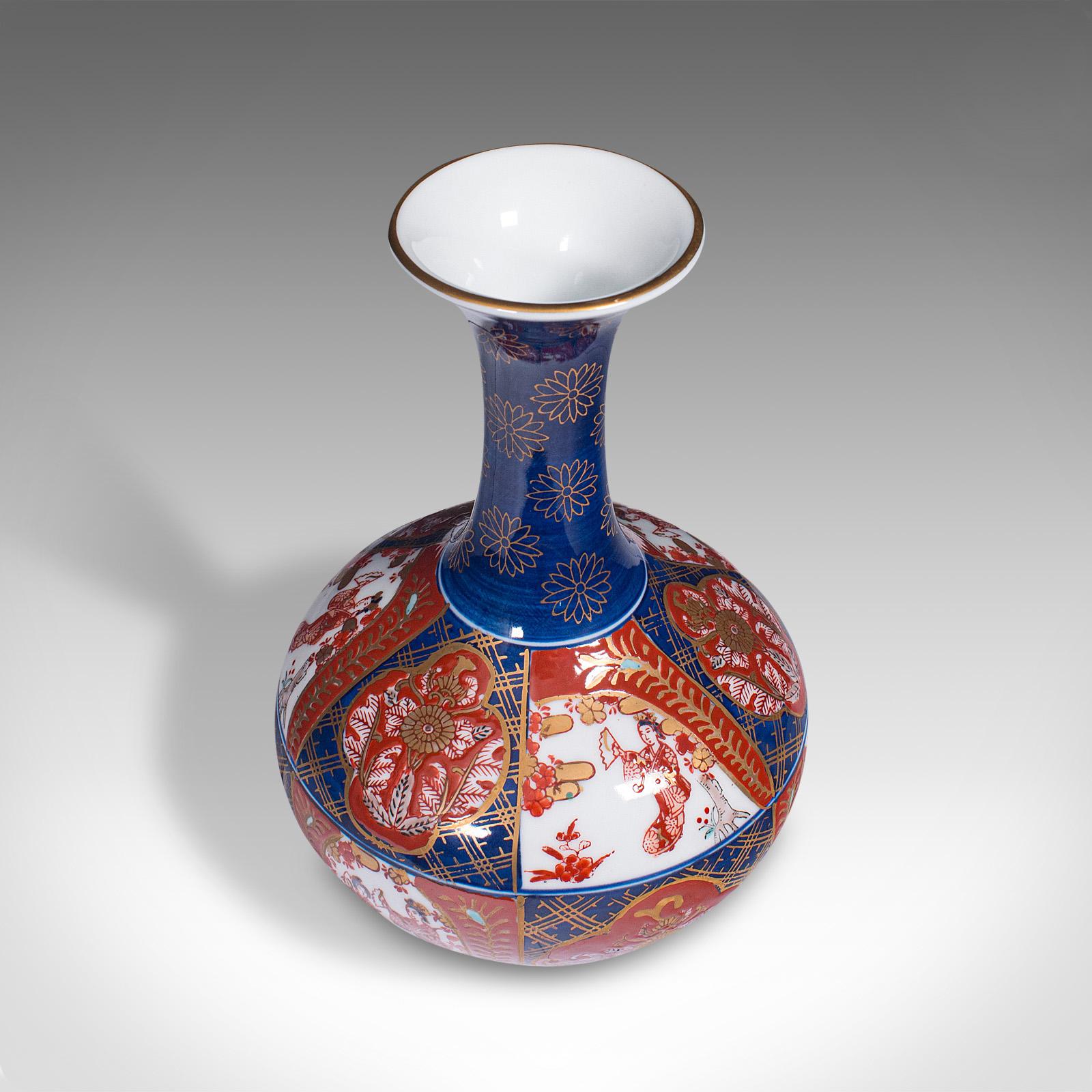 Vintage Imari Revival Flower Vase, Chinese, Ceramic, Decorative, Display Urn For Sale 2