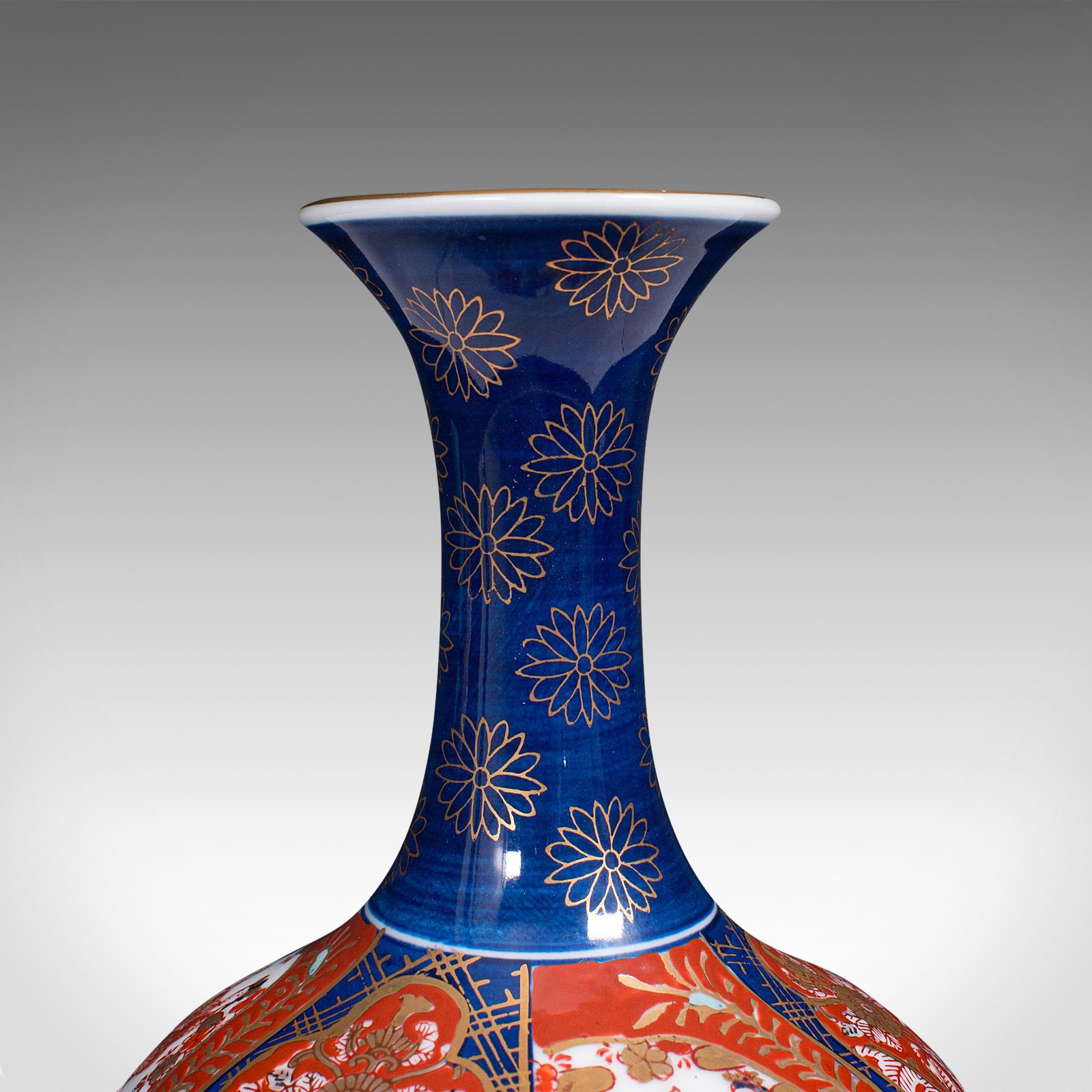 Vintage Imari Revival Flower Vase, Chinese, Ceramic, Decorative, Display Urn For Sale 3