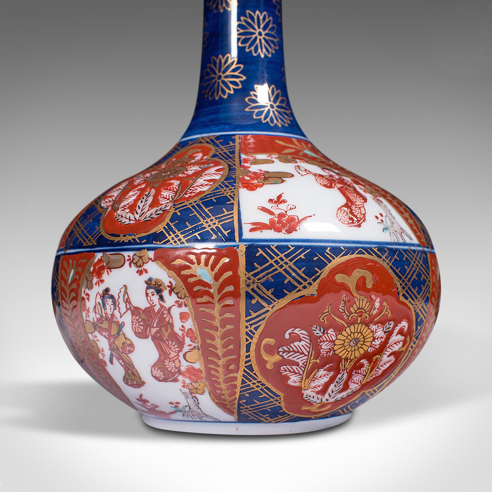 Vintage Imari Revival Flower Vase, Chinese, Ceramic, Decorative, Display Urn For Sale 4