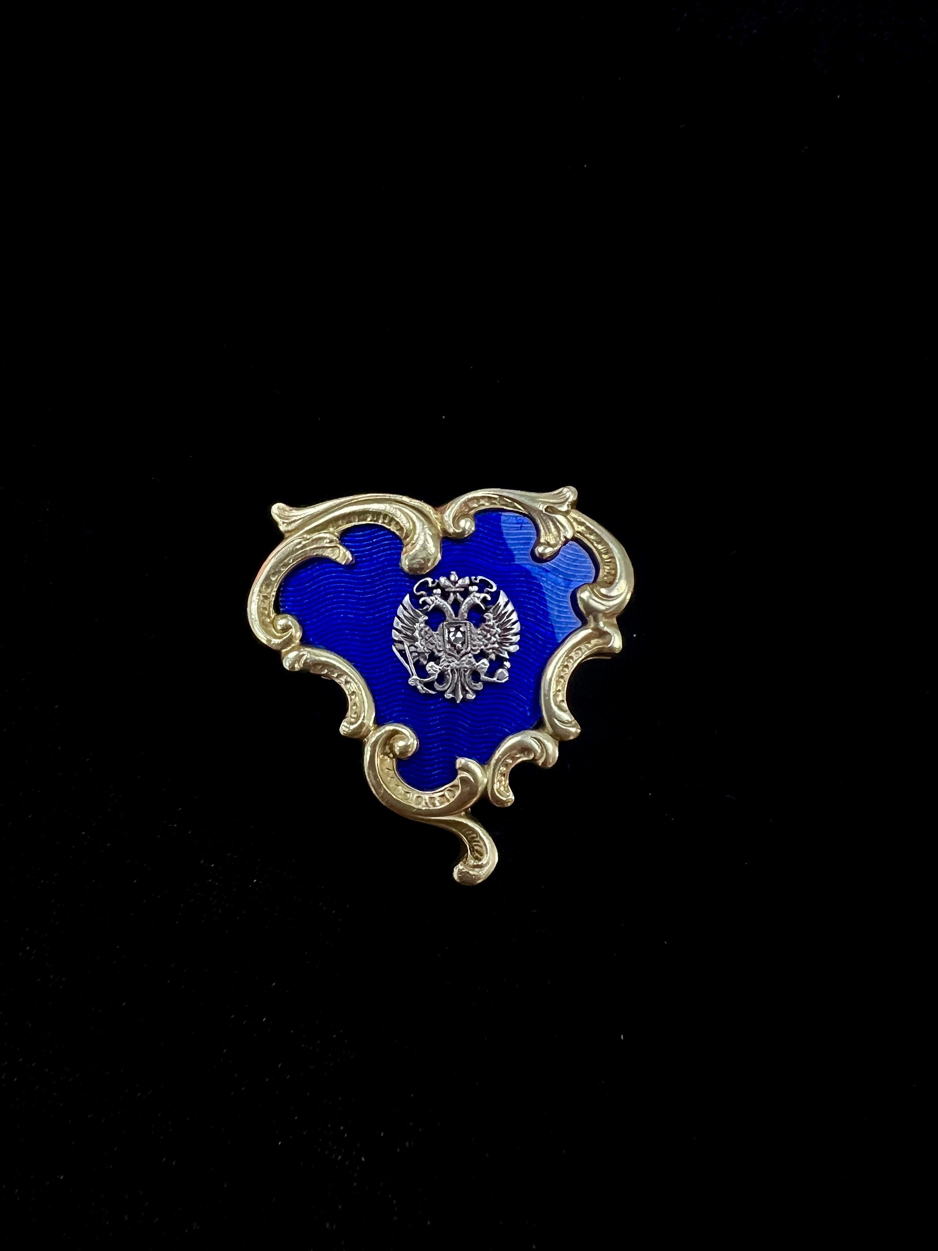 Broche vintage imperial de la época de Fabergé Esmalte dorado de plata y diamantes antiguos en Excelente estado para la venta en New York, NY