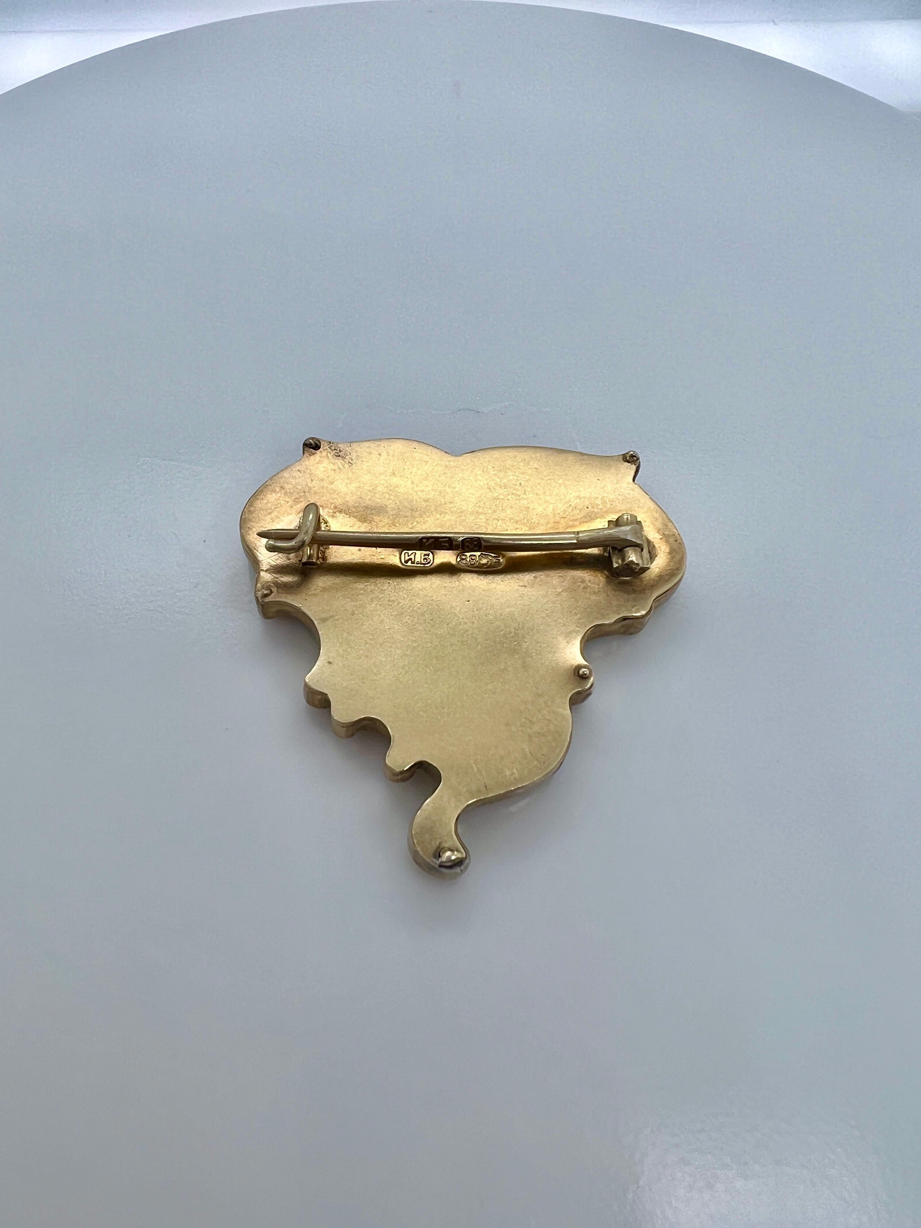 Femenino o masculino Broche vintage imperial de la época de Fabergé Esmalte dorado de plata y diamantes antiguos en venta