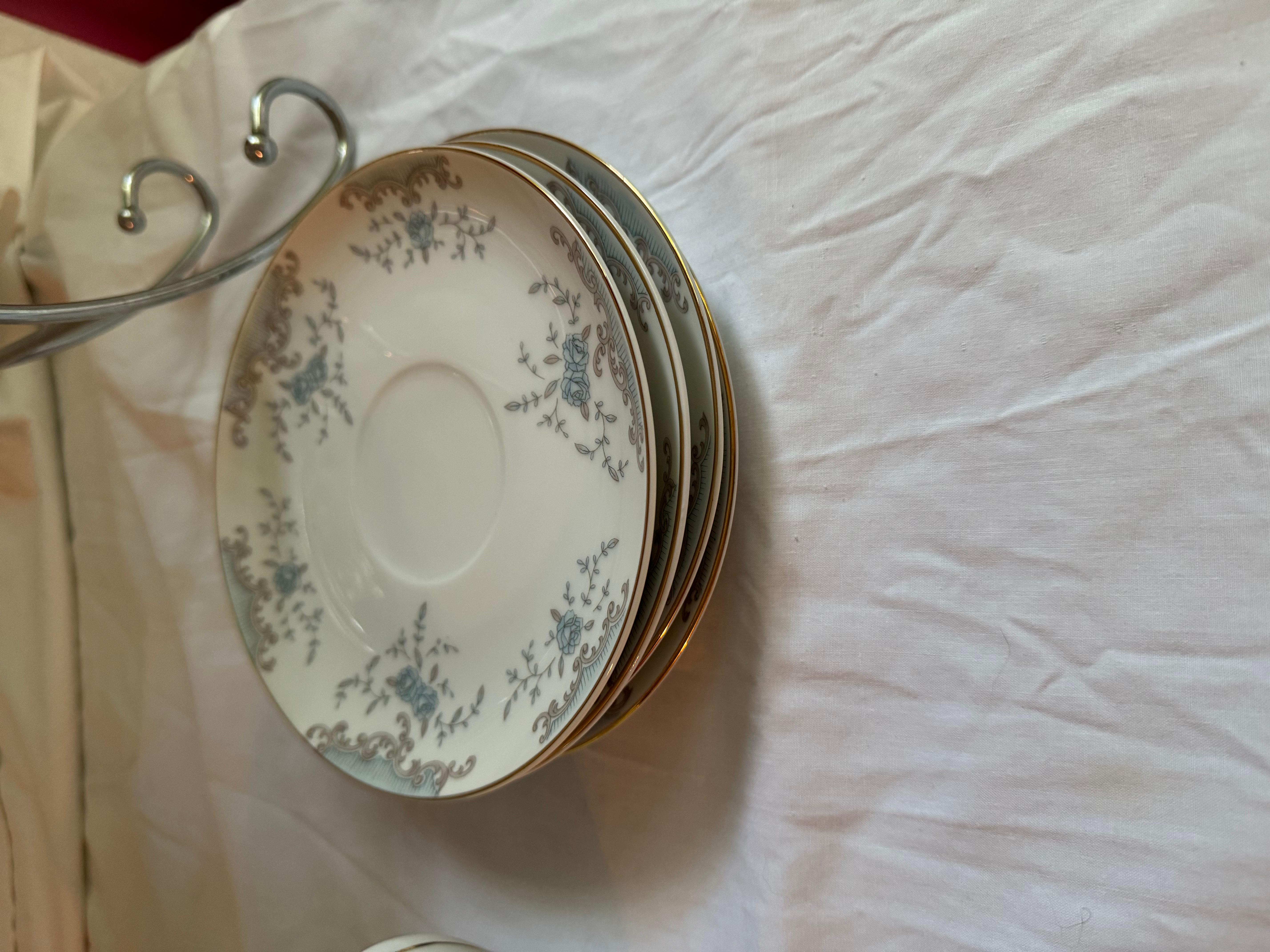 Imperil Seville Dinner Chine d'epoca, firmato dall'artista 96 pezzi Set per 12 persone in vendita 10