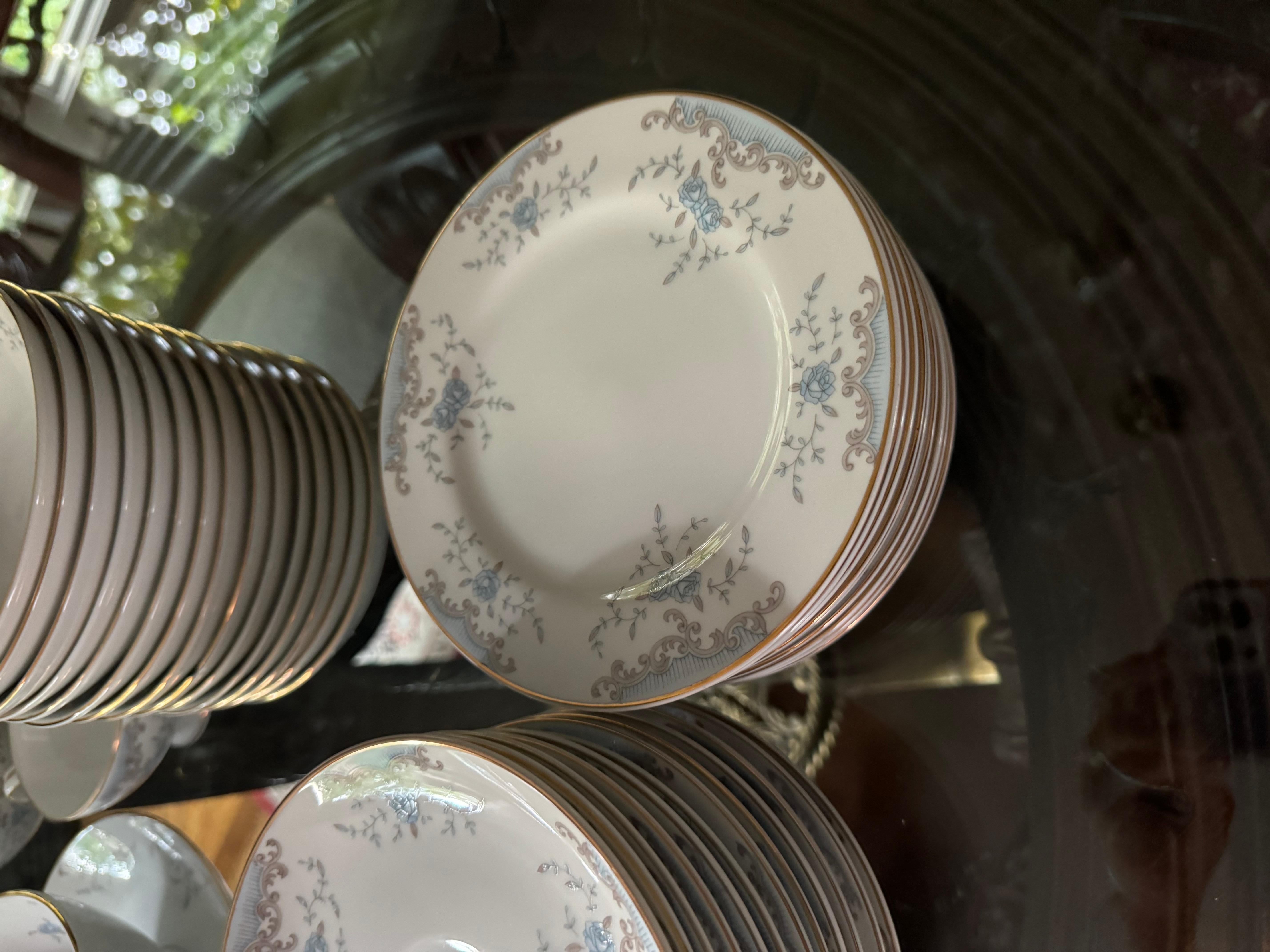 Anglo-giapponese Imperil Seville Dinner Chine d'epoca, firmato dall'artista 96 pezzi Set per 12 persone in vendita