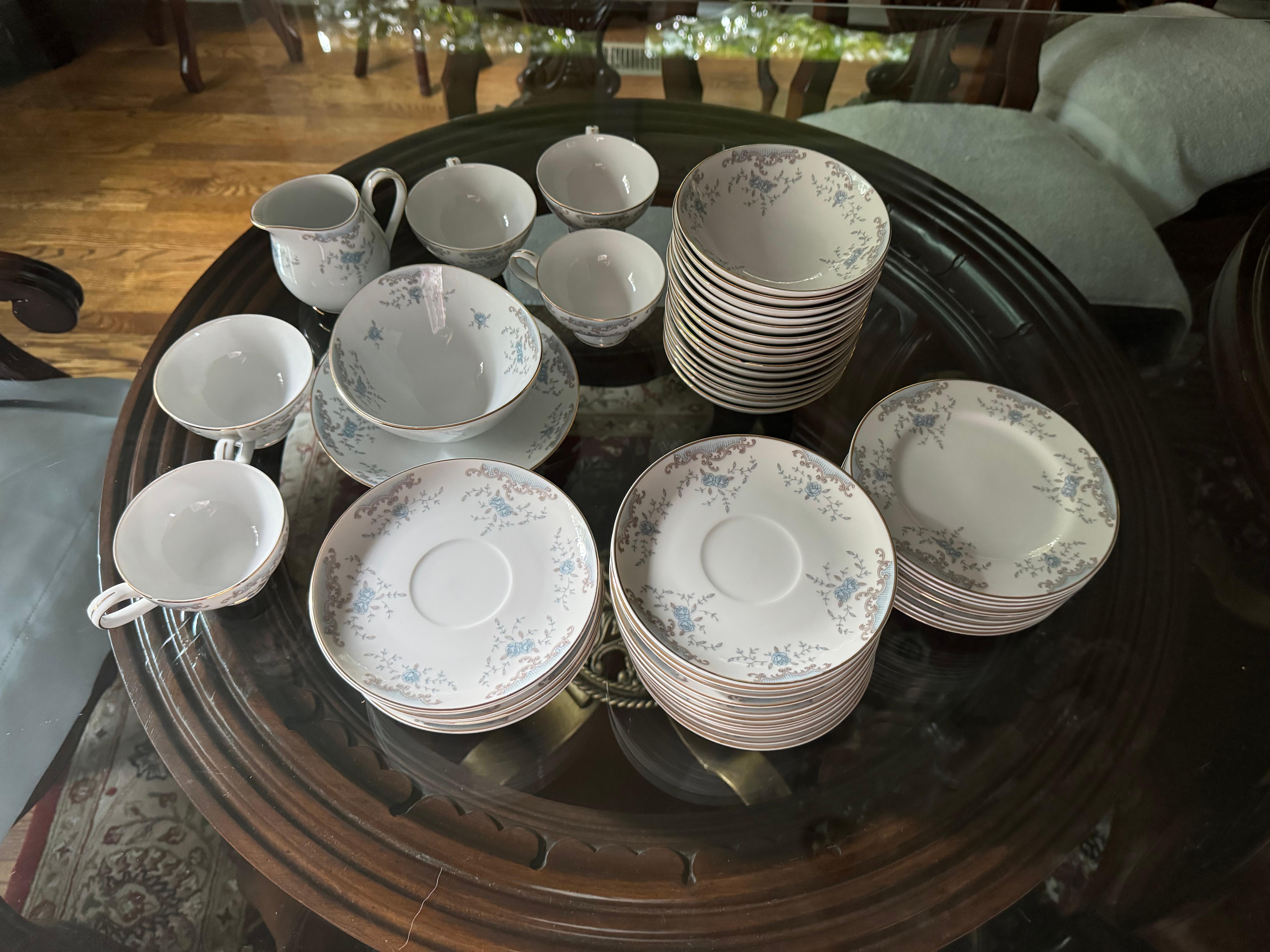 Imperil Seville Dinner Chine d'epoca, firmato dall'artista 96 pezzi Set per 12 persone in vendita 2