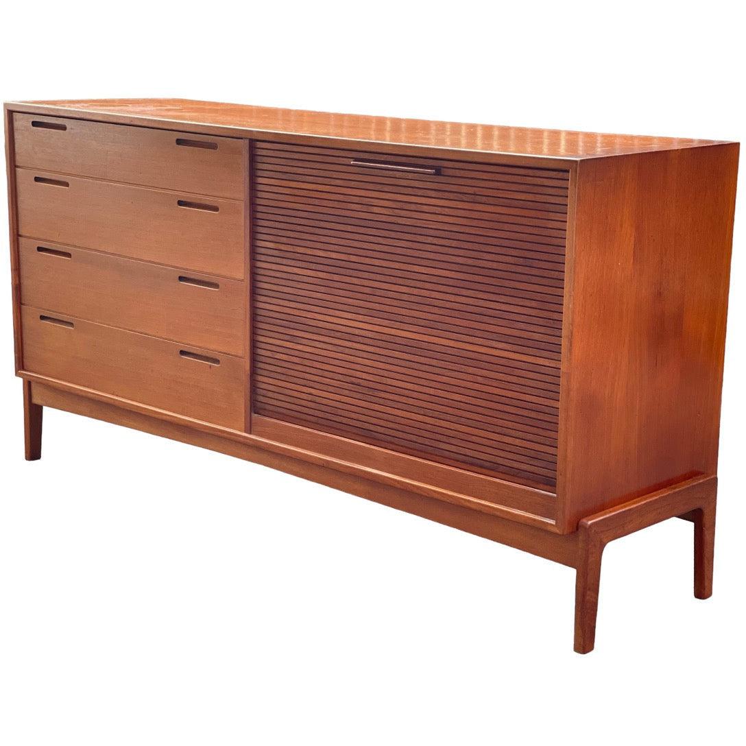Credenza/bufé de teca con puerta de pandereta de William Watt, vintage importado de Dinamarca moderna finales del siglo XX en venta