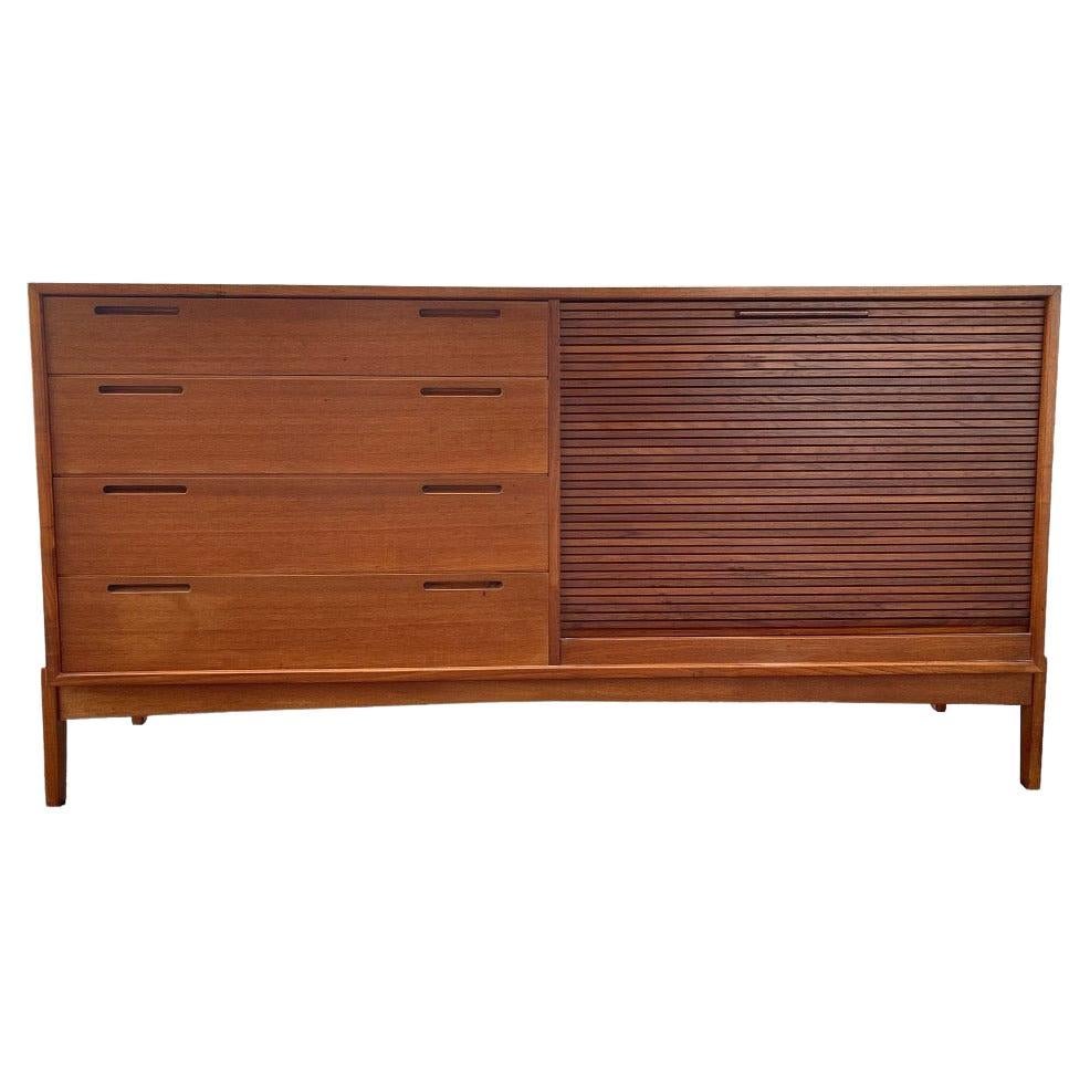 Importierte dänische moderne Teakholz-Anrichte/Buffet- Tambour-Tür aus Teakholz von William Watt, Vintage