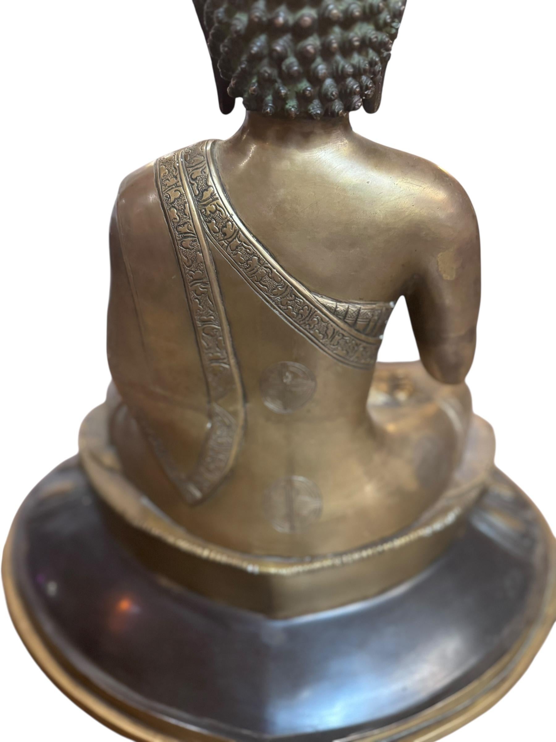 Vintage importiert tibetischen Zen-Tempel Messing Schutz Buddha-Statue im Angebot 2