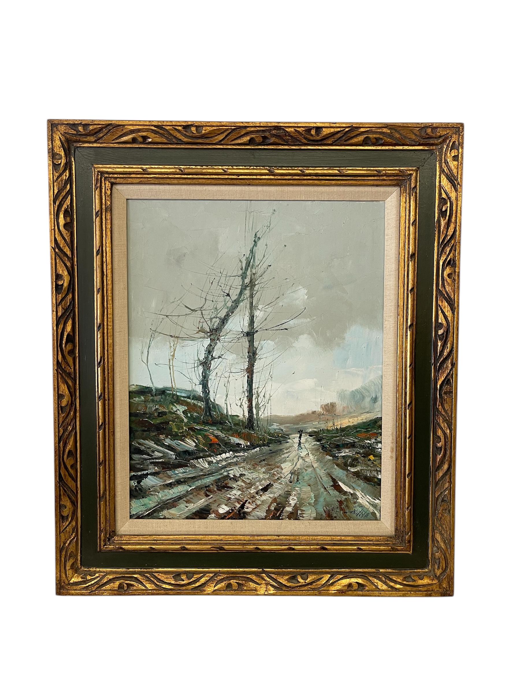 Vintage impressionistische wahrscheinlich Ölgemälde auf Leinwand zeigt eine ruhige ländliche Szene mit einem Feldweg flankiert von hohen, kahlen Bäumen, die in Richtung eines fernen Horizont unter einem gedämpften Himmel. Die strukturierte