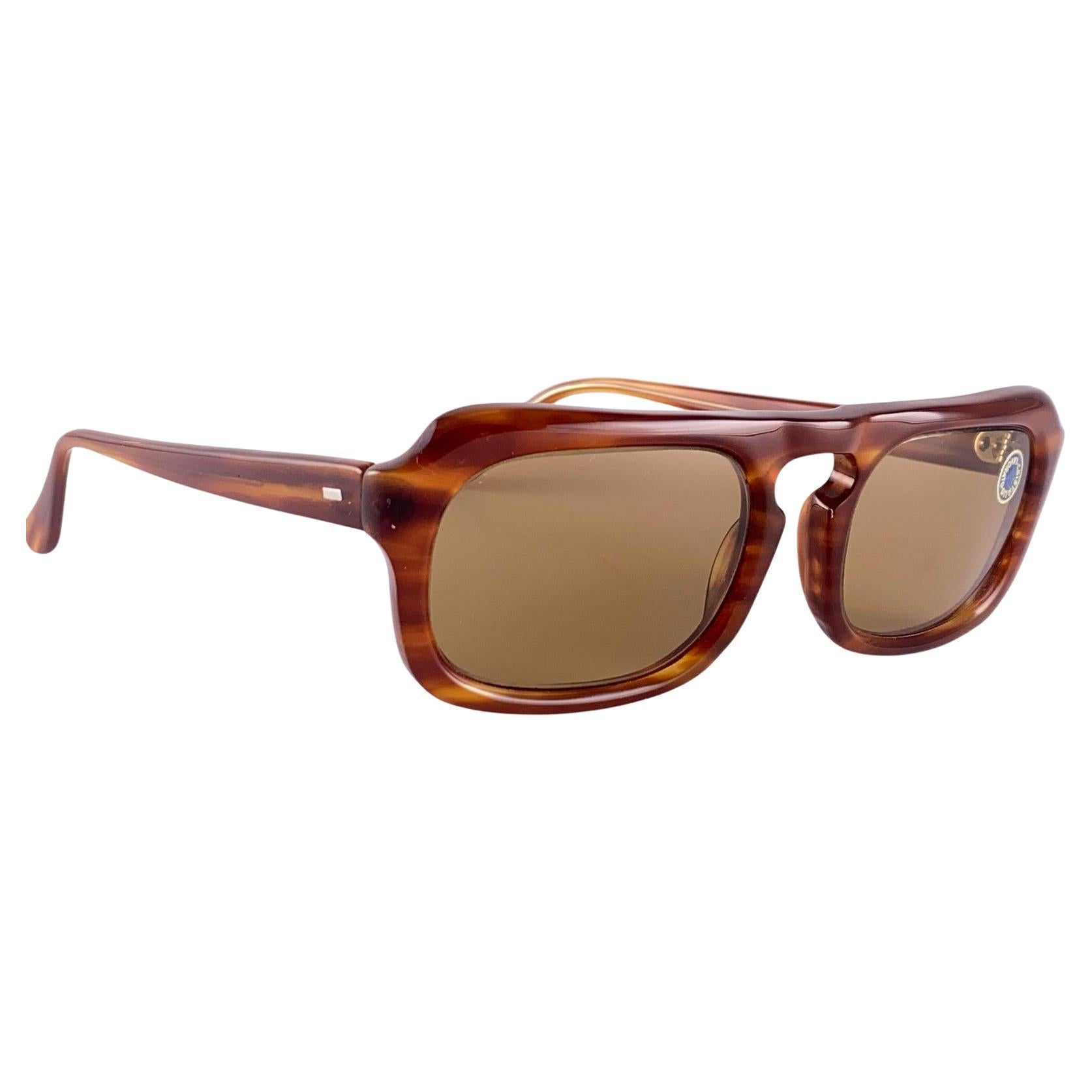 Vintage In The Style Of Pierre Cardin Rectangular Frame Sporting A Beautiful Pair Of Medium Brown Lenses.

This Pair Have Slight Wear On Them Due To To Nearly 60 Years Of Storage.  


Front : 12.5 Cms
Lens Height : 3.5 Cms
Lens Width : 4.8