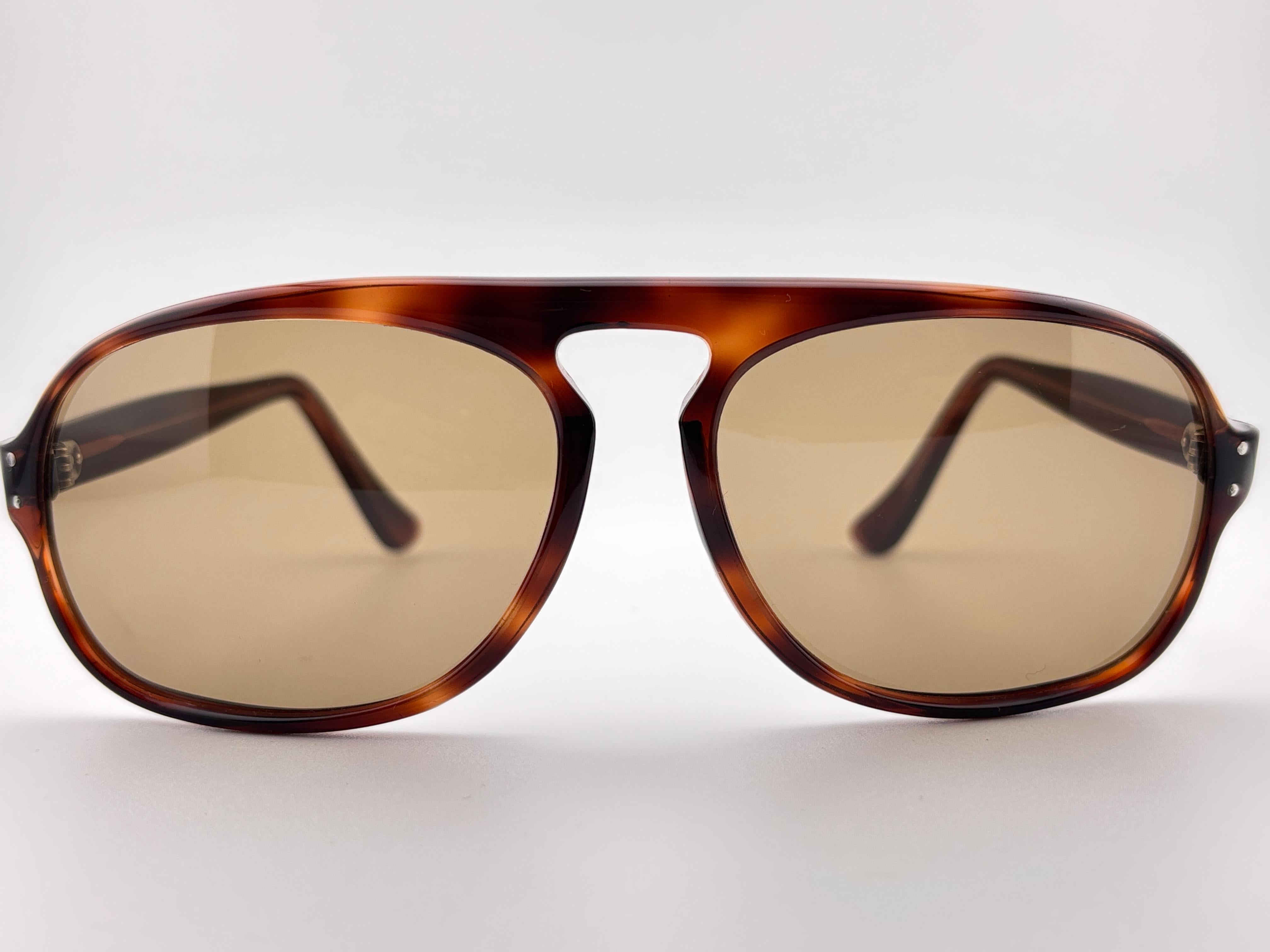 Vintage By im Stil von  Pierre Cardin Michael Caine Dunkelbraun 1960 Sonnenbrille für Damen oder Herren im Angebot