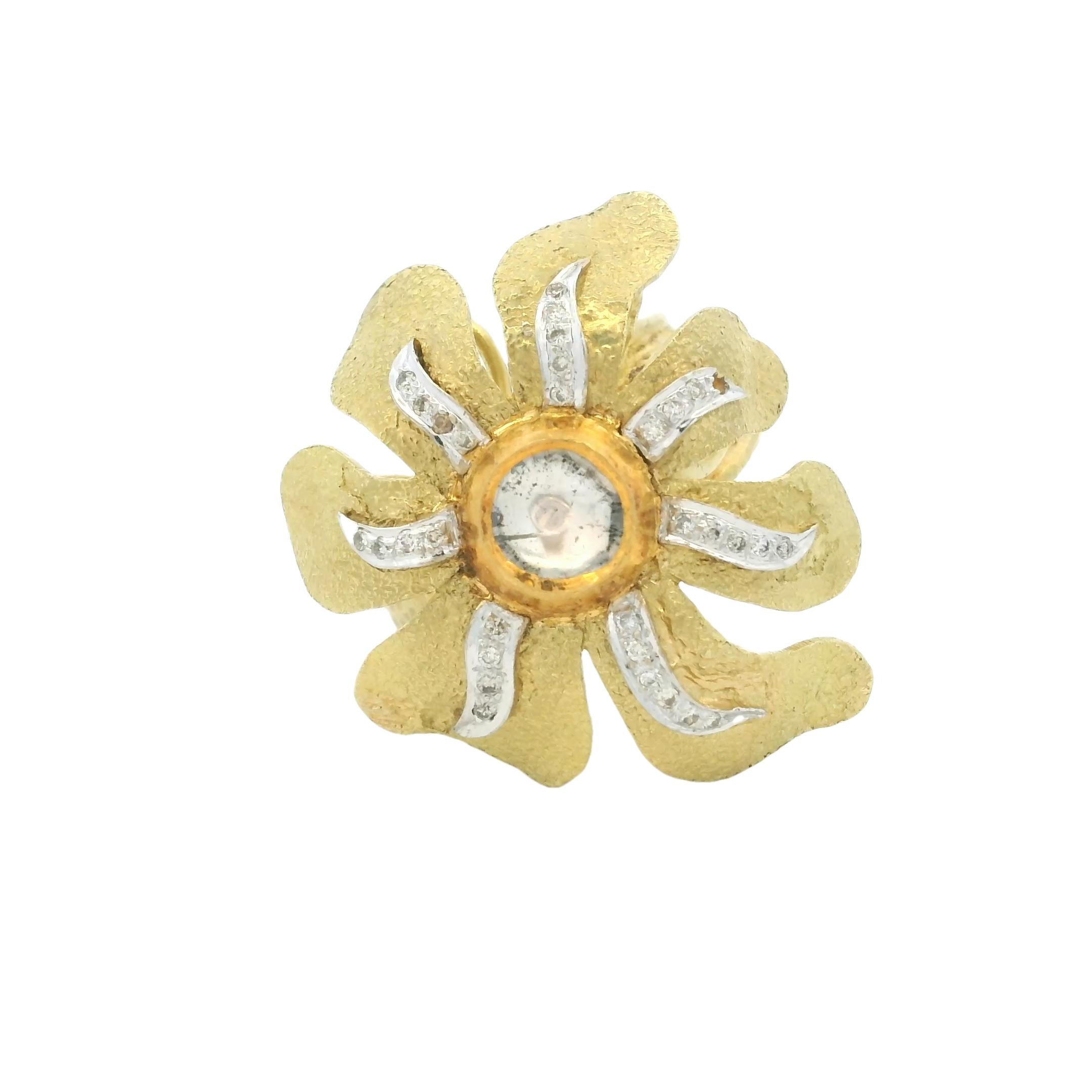Vintage Indian 18K Gebürstetes Gold Floral Cocktail Ring mit 1,20ct Old Mine-Schliff (Retro) im Angebot