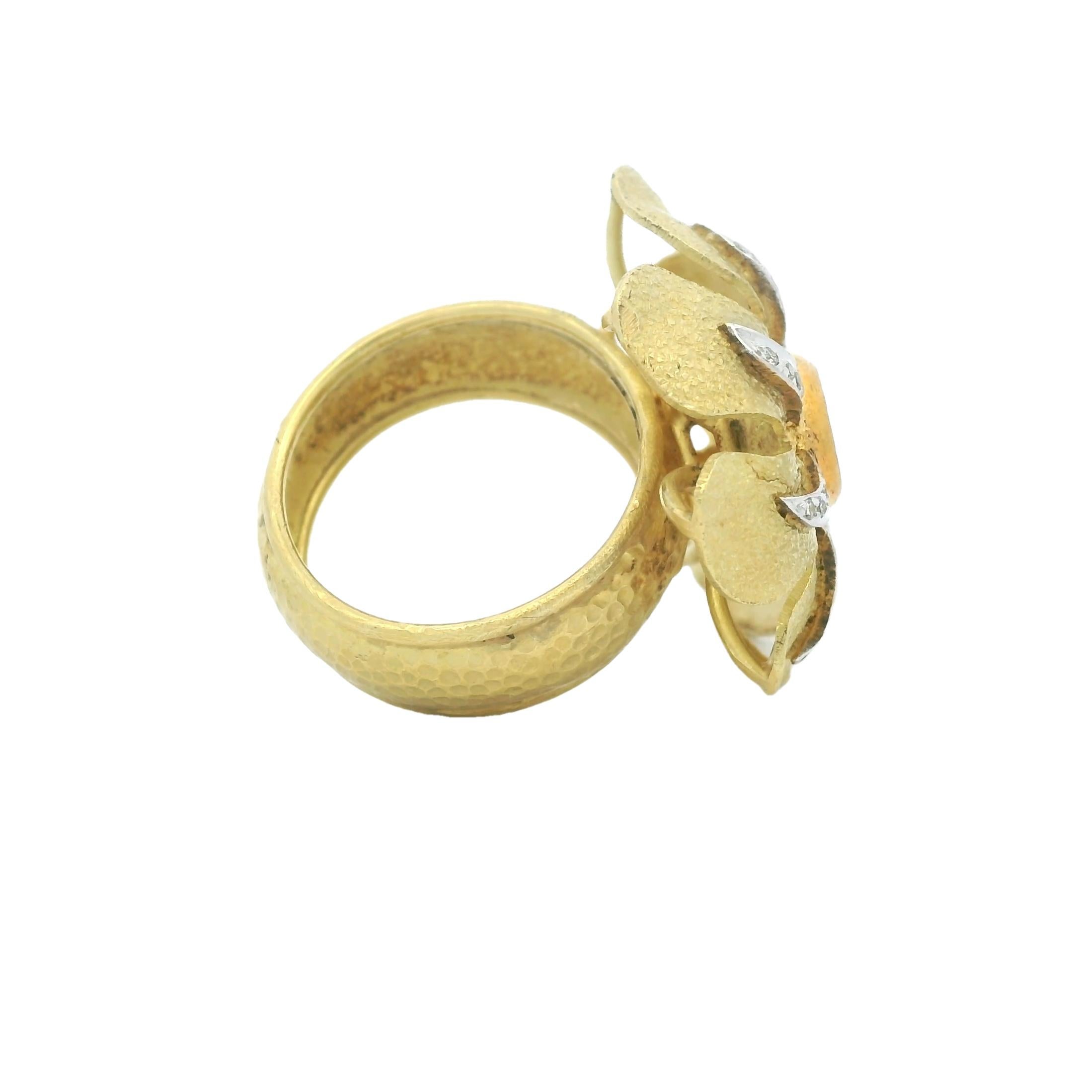 Vintage Indian 18K Gebürstetes Gold Floral Cocktail Ring mit 1,20ct Old Mine-Schliff (Alteuropäischer Brillantschliff) im Angebot