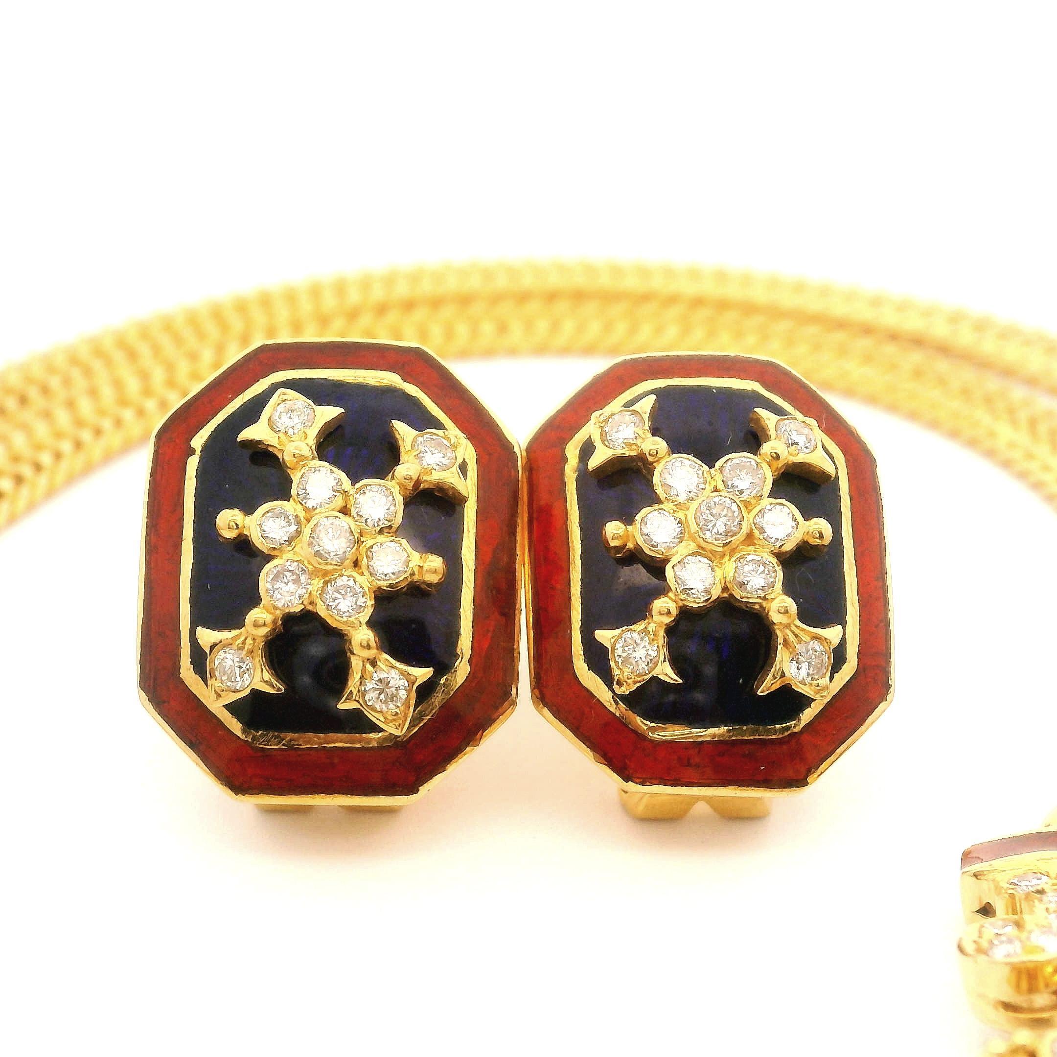 --Item Details (Necklace):--
Material: Solid 20k Yellow Gold Hight Karat
Weight: 35.4 Grams
Chain Type: 1mm Fancy Flat Wide Link
Chain Width: 5.3mm
Length: Adjustable From 16 to 17 Inches (wearable length)
Pendant Dimensions: 26.7x34.5mm (1x1.3