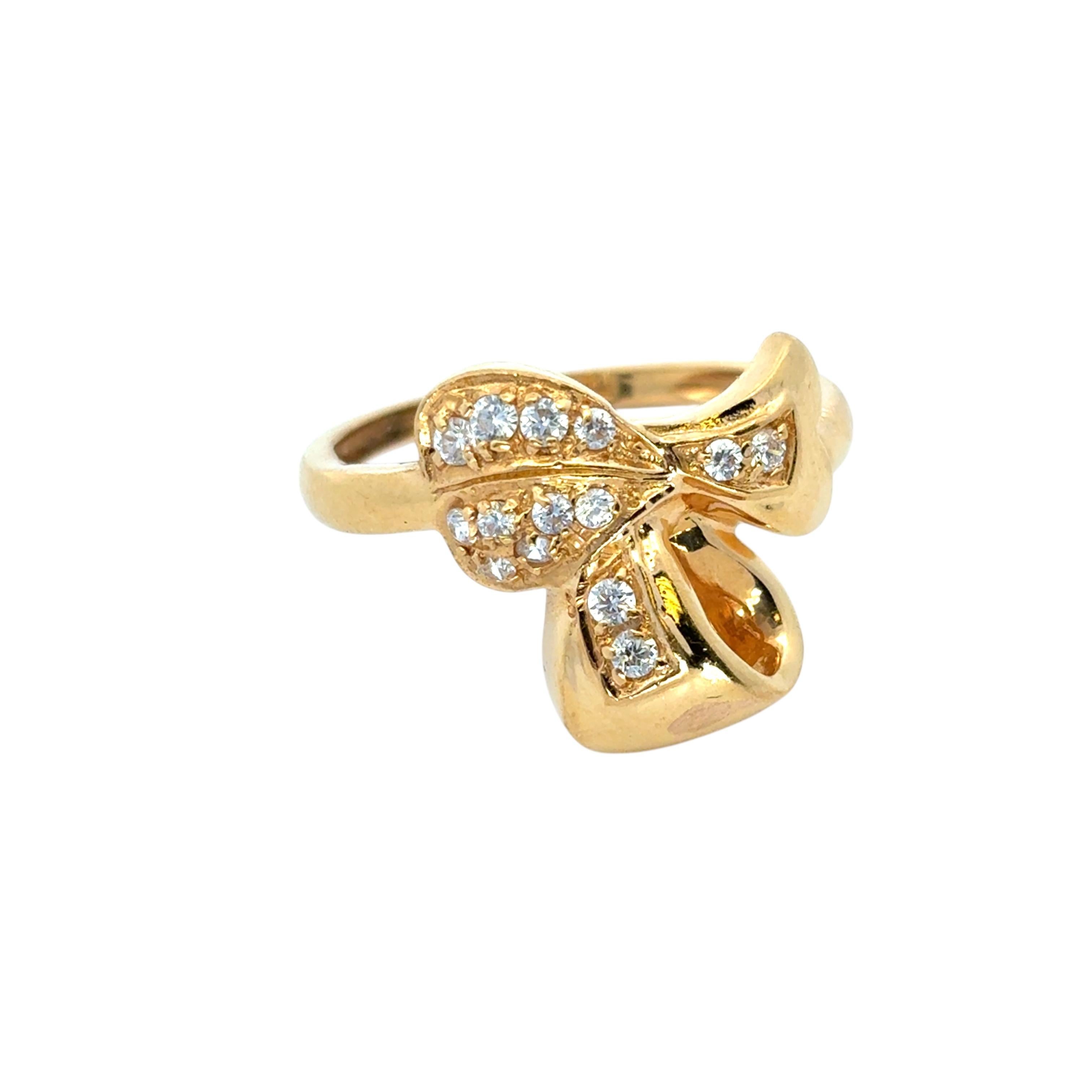 Taille ronde Bague cœur vintage en or jaune 22 carats avec diamants 0,21 carat en vente