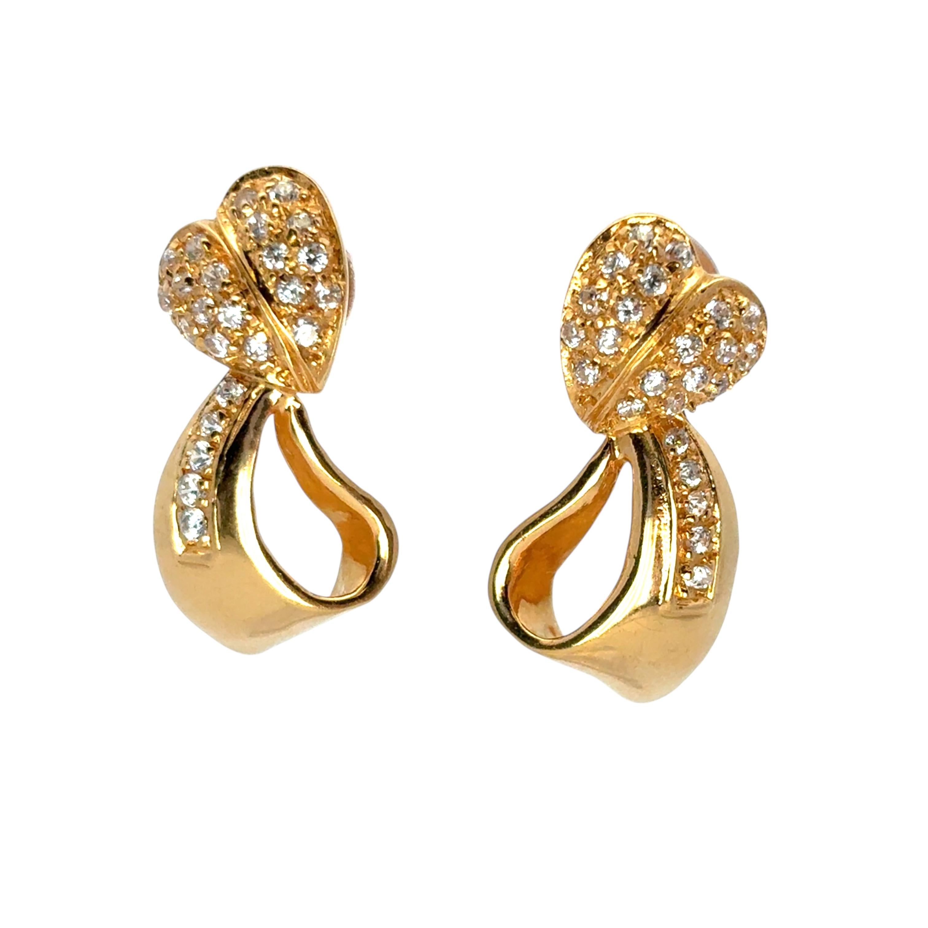 Vintage 22k Gelbgold 0,48ctw Diamond Heart Ribbon Ohrringe im Angebot 1