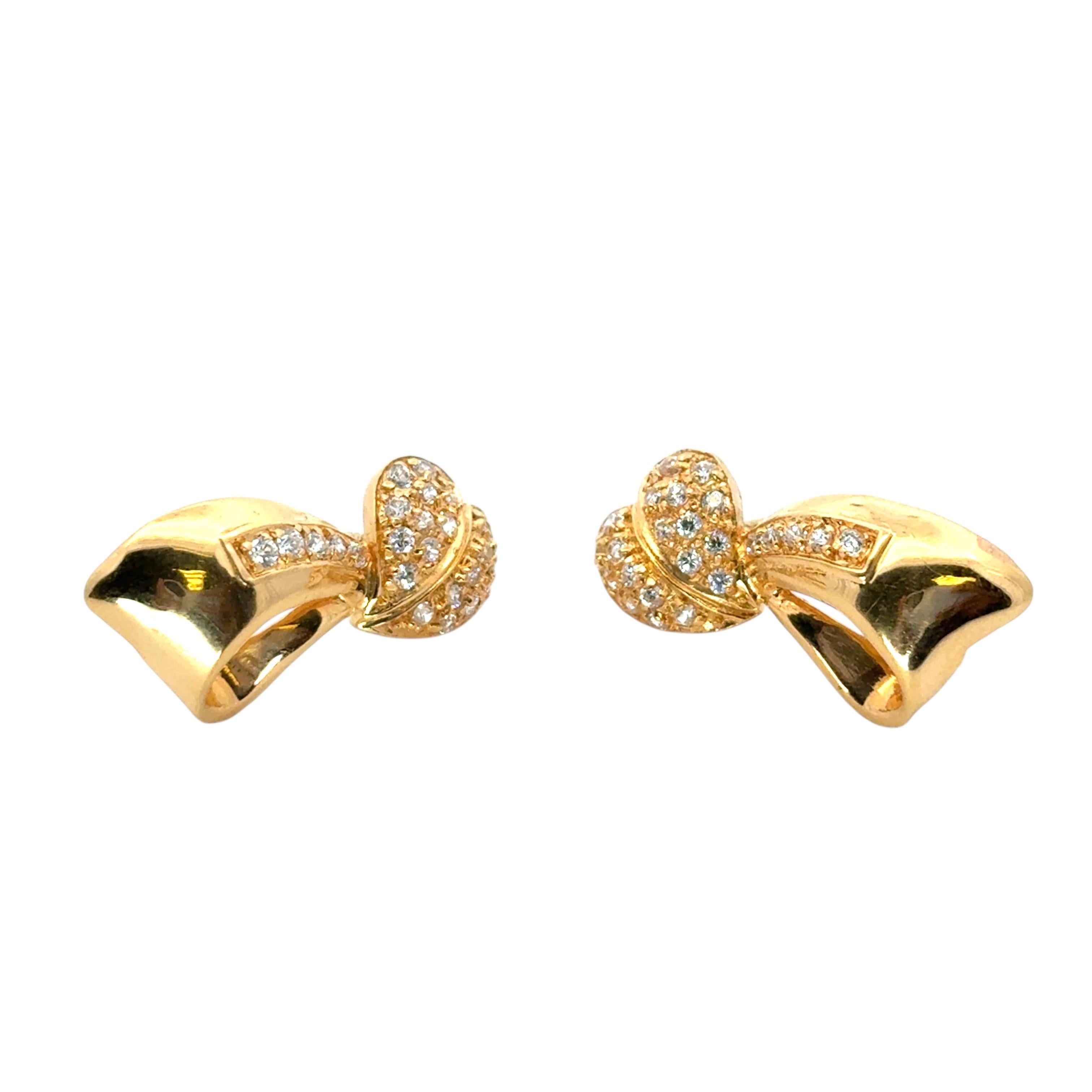 Vintage 22k Gelbgold 0,48ctw Diamond Heart Ribbon Ohrringe im Angebot 3