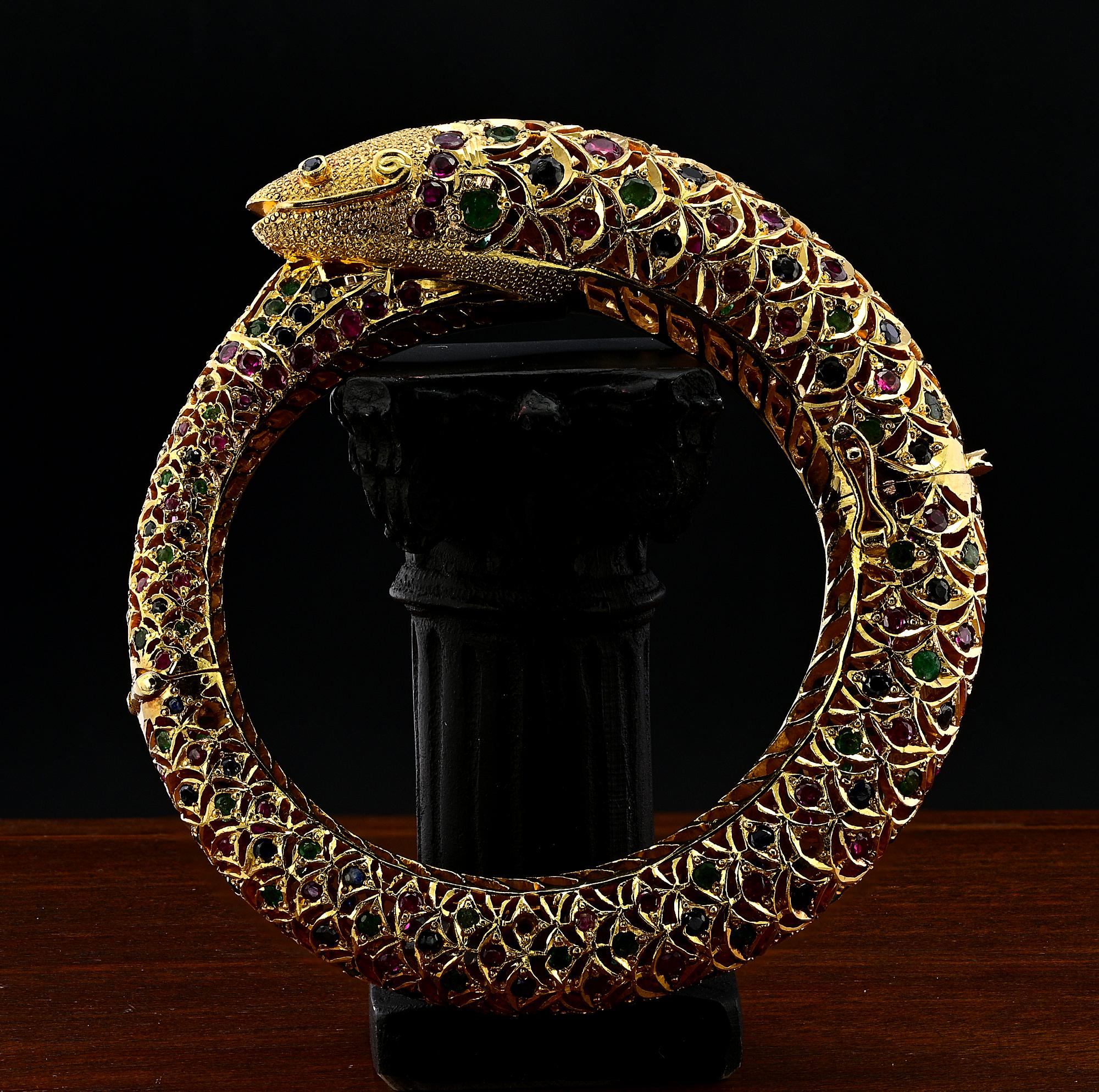 This outstanding vintage bangle is 1940 circa
Indian origin
Artfully hand crafted in an amazing workmanship in the shape of a coiled fish with fine pierced work simulating the fish scales over the main body leading to the fish head crossing the tail