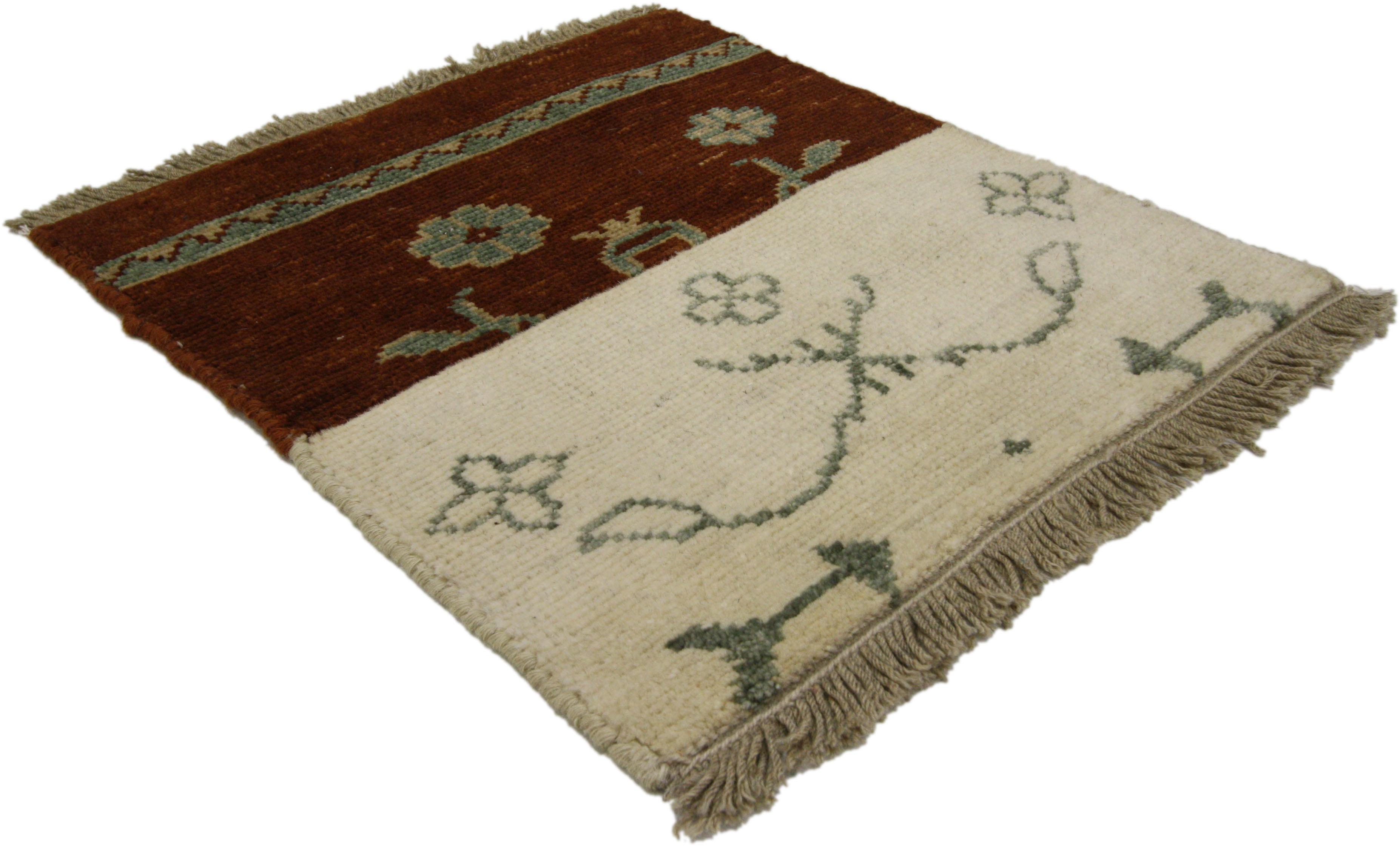 30398, vintage Indian Accent rug with Transitional Farmhouse style, Accent Entry rug. Dainty floral details and contrasting colors collide in this hand knotted wool vintage Indian accent rug. Half the rug is a field of cream with three flowers and
