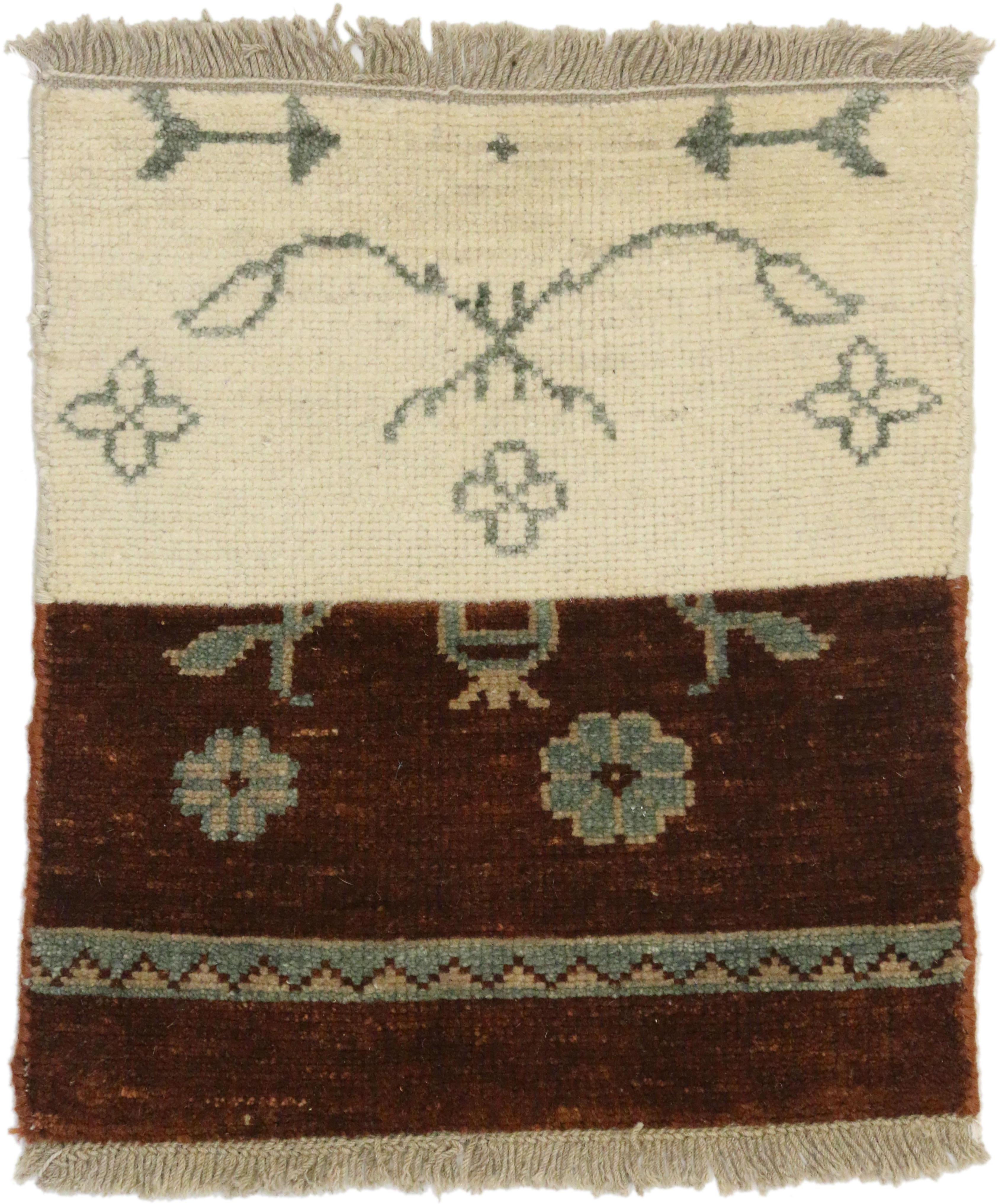 Vintage Indian Accent Rug with Transitional Farmhouse Style, Accent Entry Rug