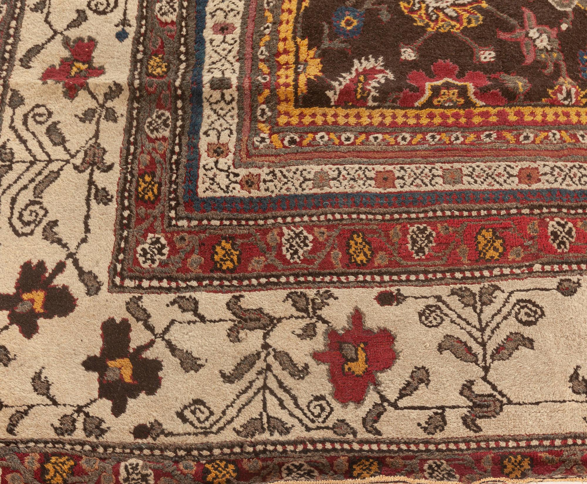 Vintage Indian Agra Handmade Wool Carpet In Good Condition For Sale In New York, NY